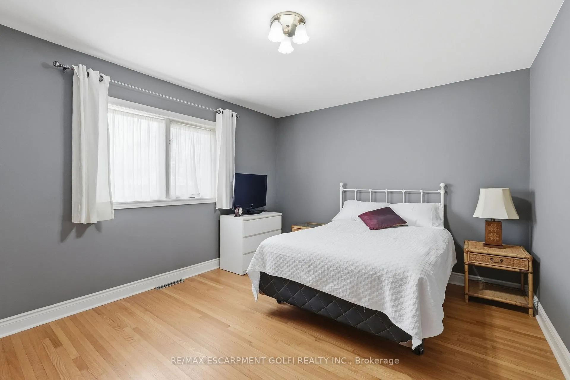 Photo 9 of 62 Grenadier Drive, Hamilton, Huntington — HOMEH