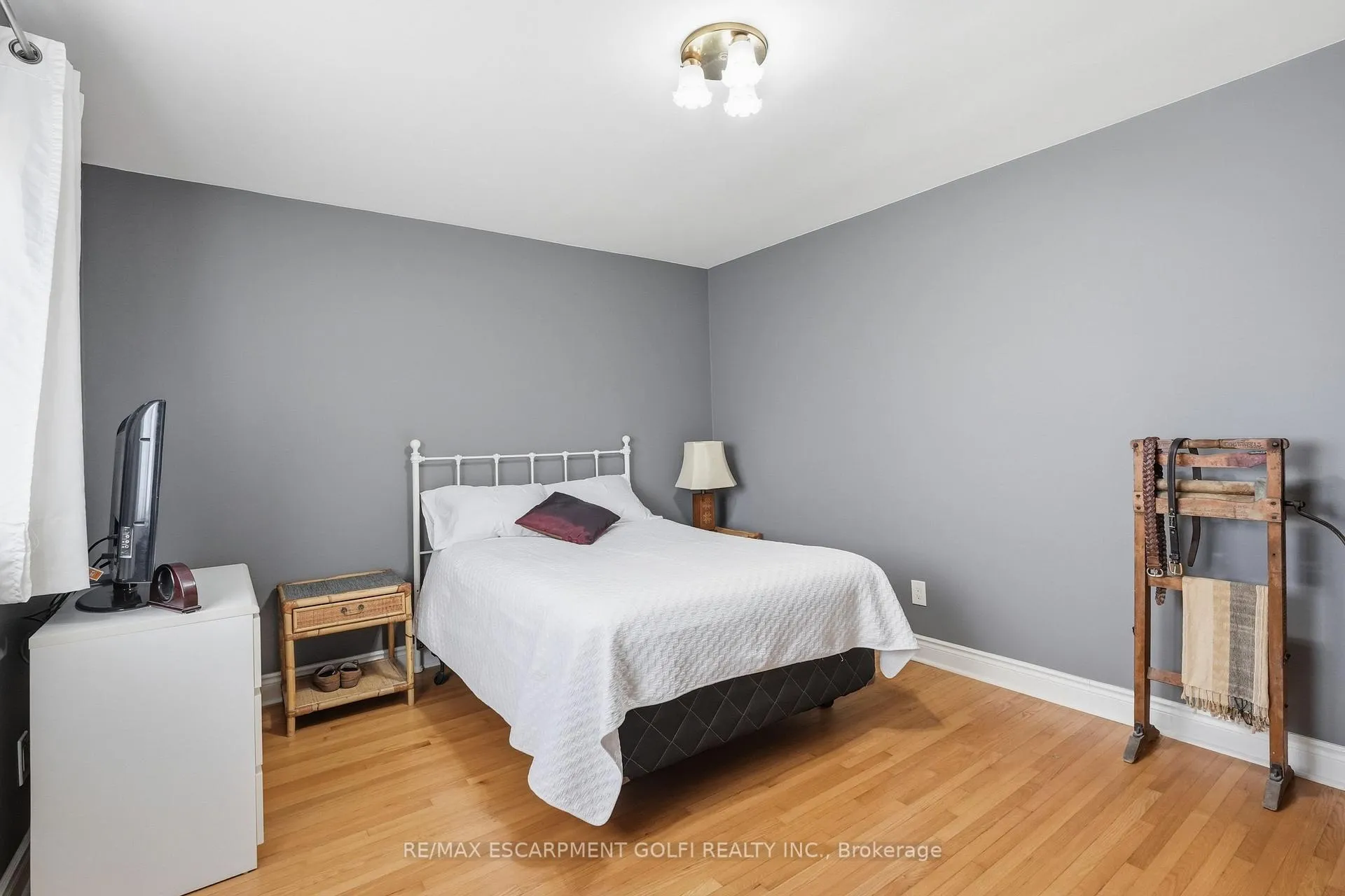 Photo 10 of 62 Grenadier Drive, Hamilton, Huntington — HOMEH