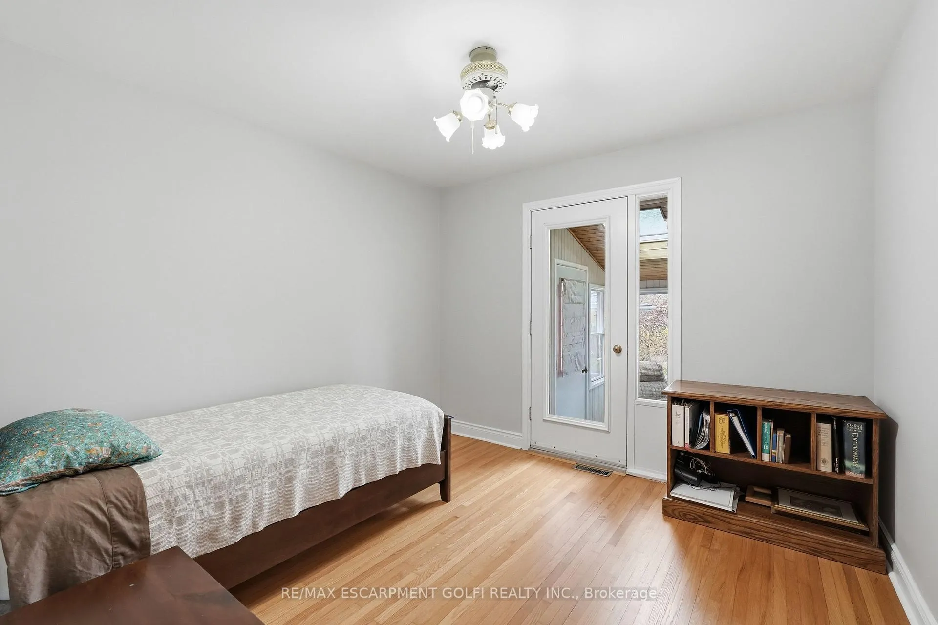 Photo 11 of 62 Grenadier Drive, Hamilton, Huntington — HOMEH