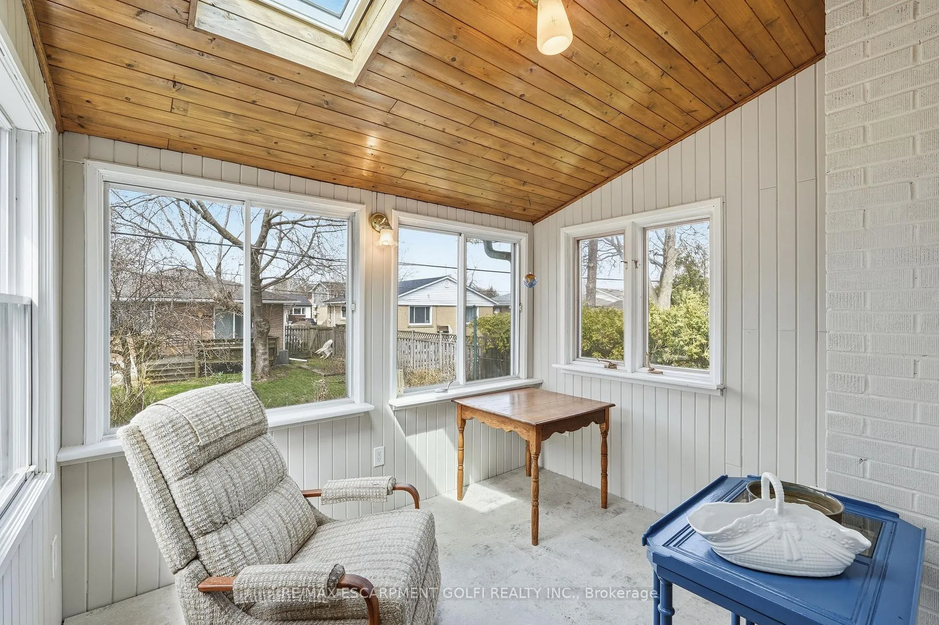 Photo 12 of 62 Grenadier Drive, Hamilton, Huntington — HOMEH