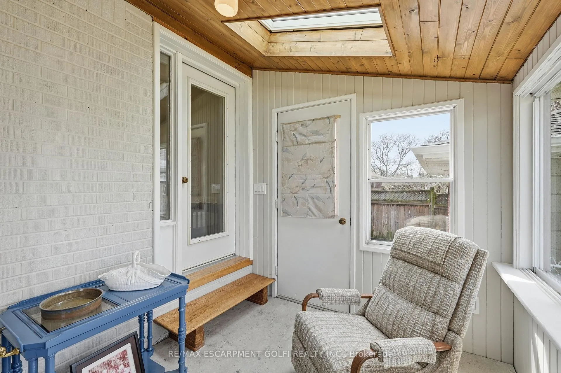 Photo 13 of 62 Grenadier Drive, Hamilton, Huntington — HOMEH