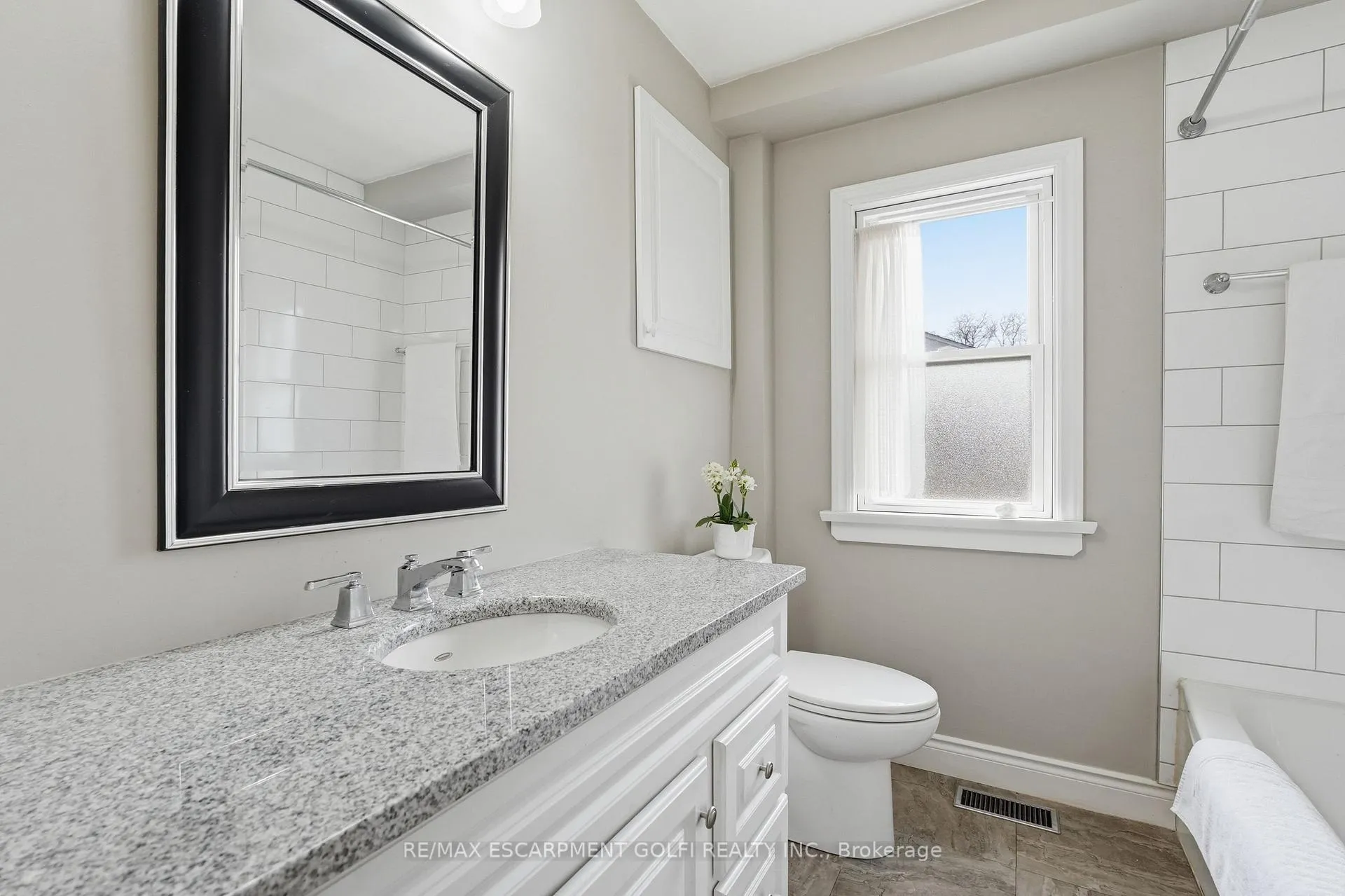 Photo 15 of 62 Grenadier Drive, Hamilton, Huntington — HOMEH