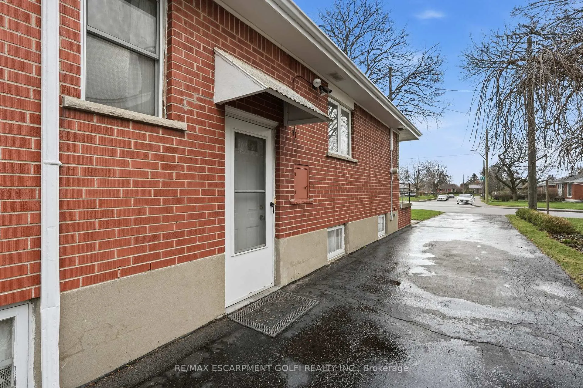 Photo 21 of 62 Grenadier Drive, Hamilton, Huntington — HOMEH