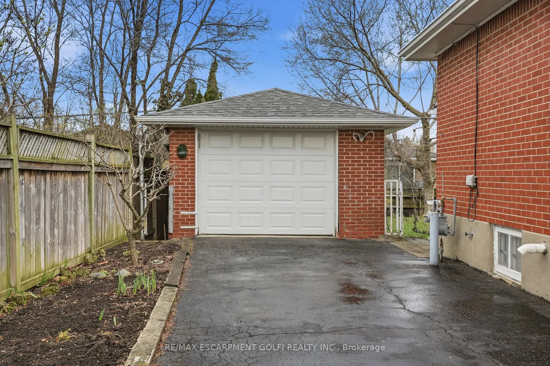 Photo 22 of 62 Grenadier Drive, Hamilton, Huntington — HOMEH