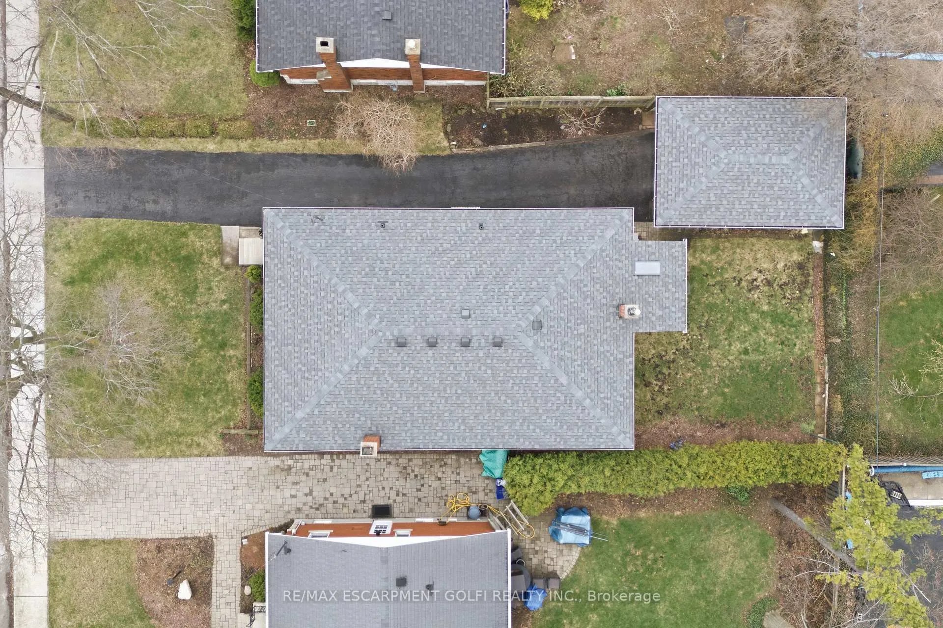Photo 24 of 62 Grenadier Drive, Hamilton, Huntington — HOMEH
