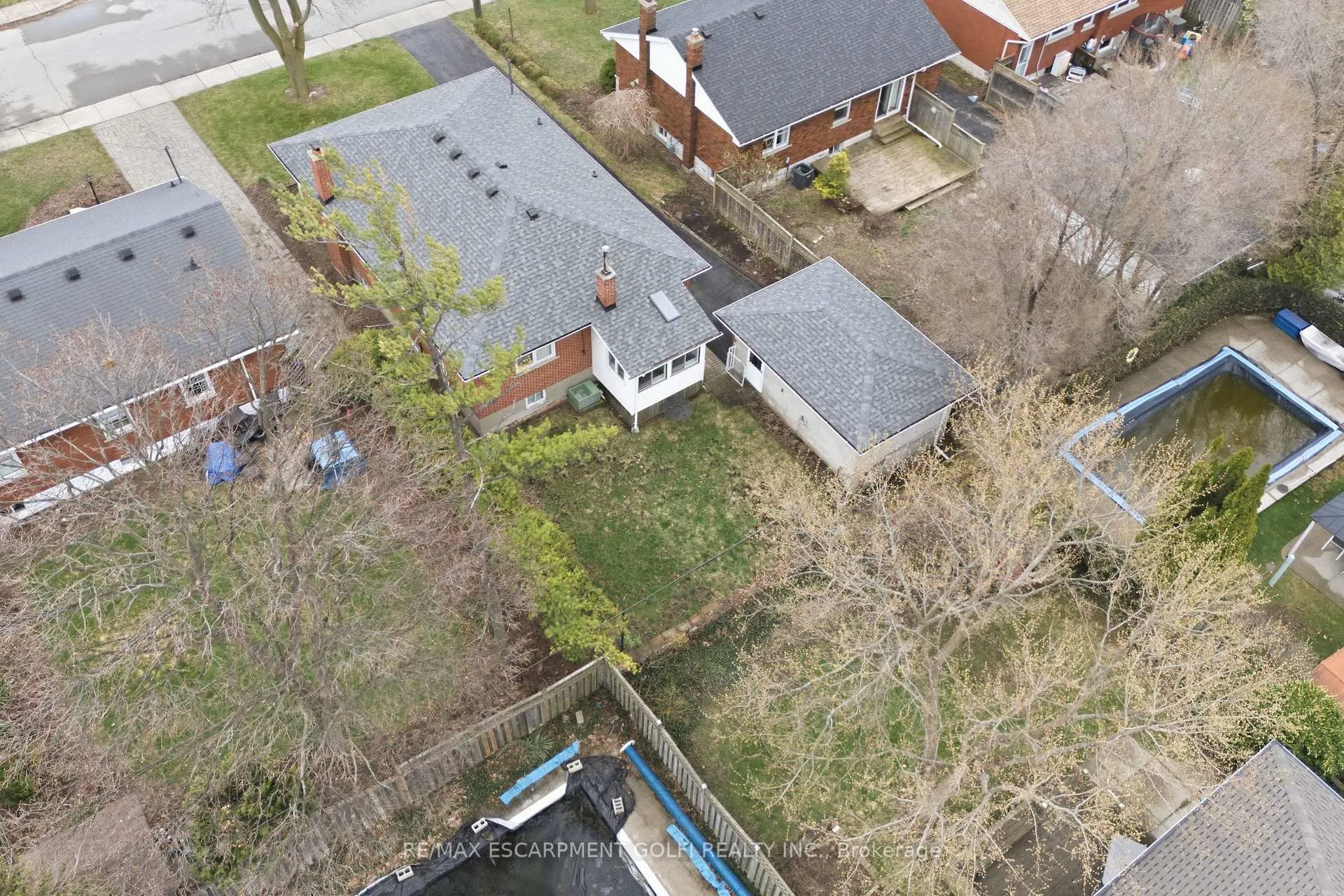 Photo 25 of 62 Grenadier Drive, Hamilton, Huntington — HOMEH