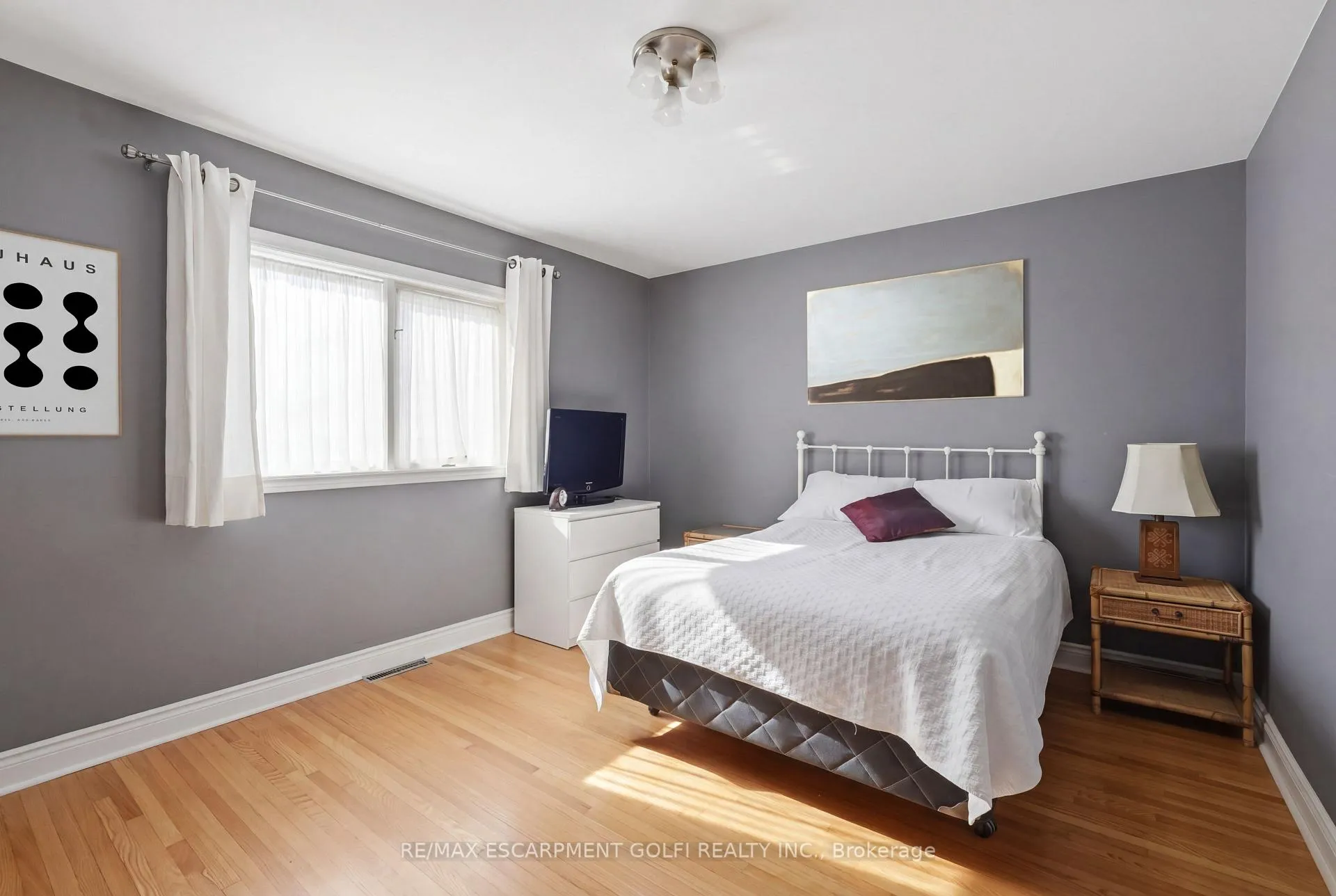 Photo 28 of 62 Grenadier Drive, Hamilton, Huntington — HOMEH