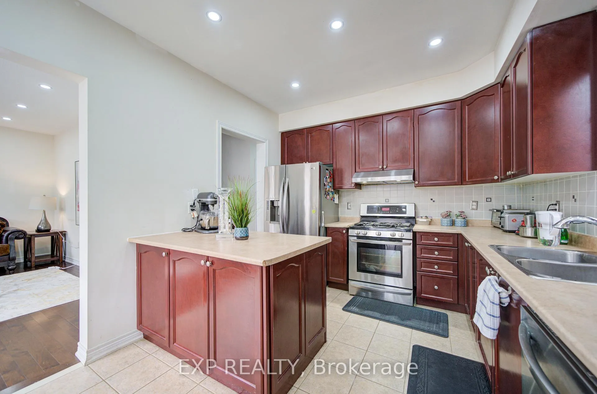 Photo 10 of 20 Everett Street, Markham, Wismer — HOMEH