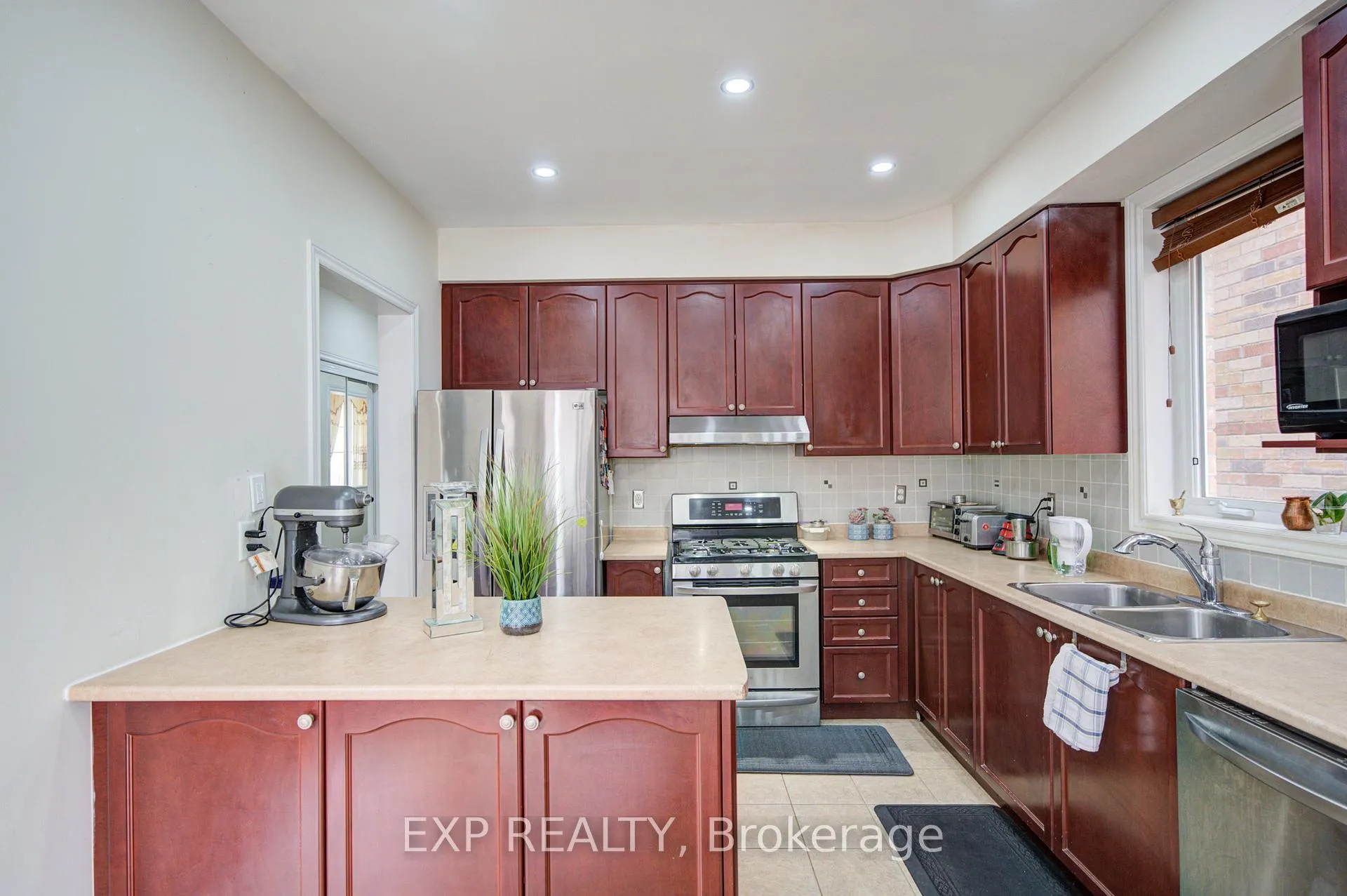 Photo 12 of 20 Everett Street, Markham, Wismer — HOMEH