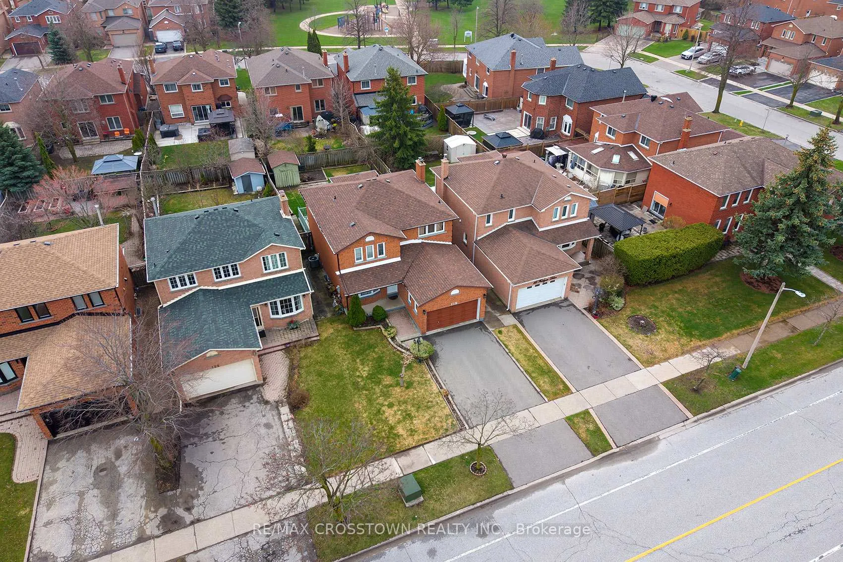 Photo 2 of 119 Fieldgate Drive, Vaughan, Maple — HOMEH