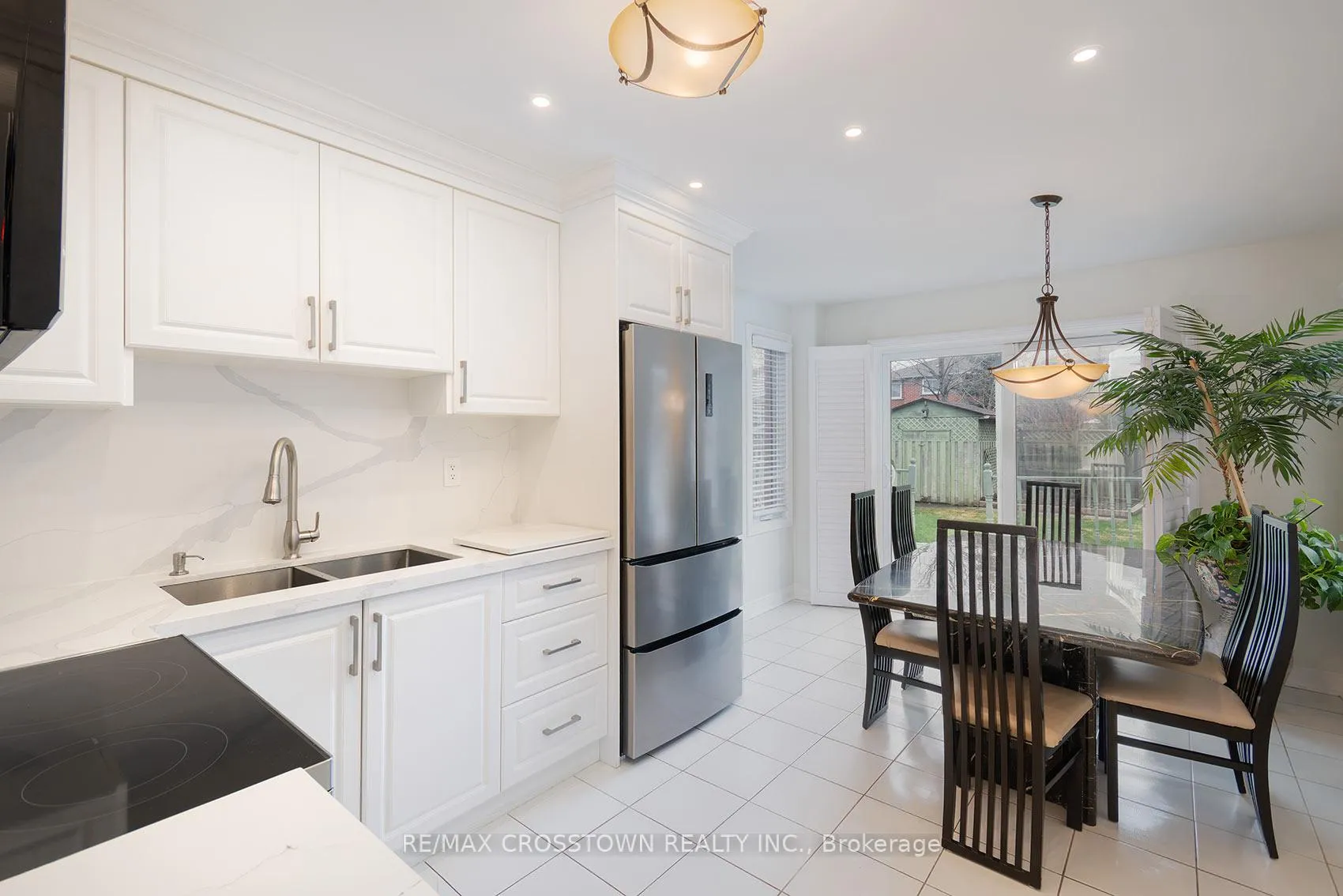 Photo 4 of 119 Fieldgate Drive, Vaughan, Maple — HOMEH