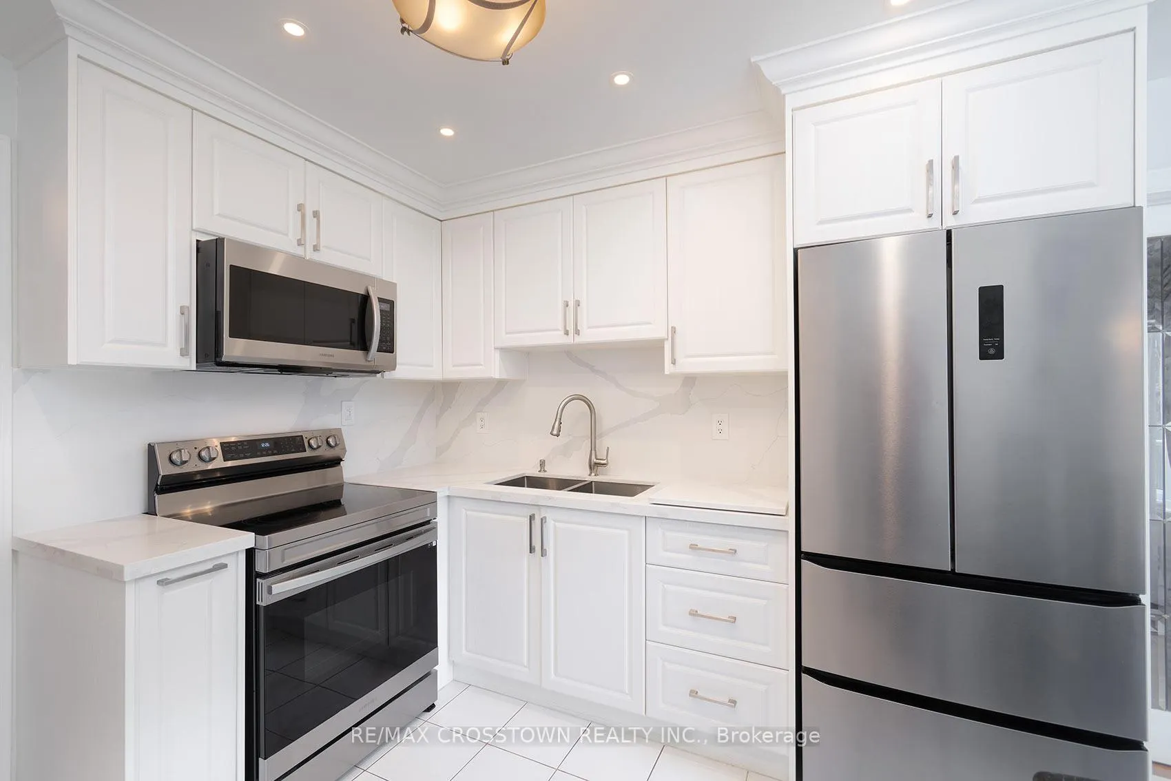 Photo 5 of 119 Fieldgate Drive, Vaughan, Maple — HOMEH
