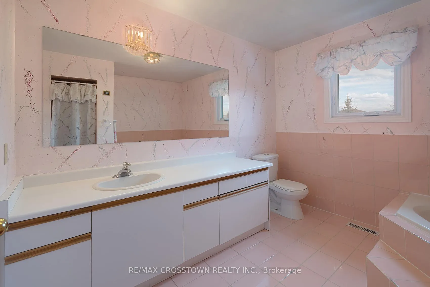 Photo 9 of 119 Fieldgate Drive, Vaughan, Maple — HOMEH