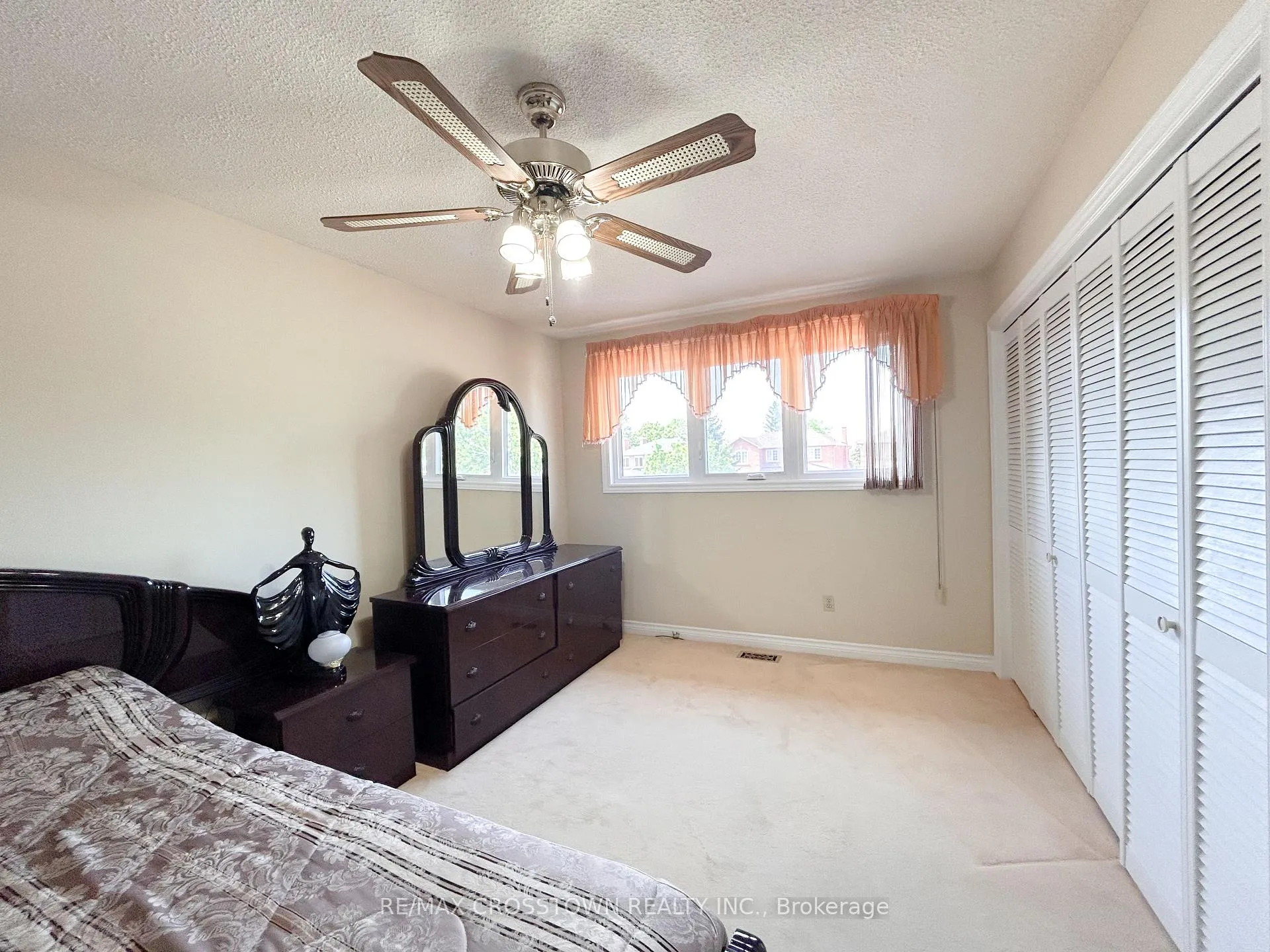 Photo 44 of 119 Fieldgate Drive, Vaughan, Maple — HOMEH