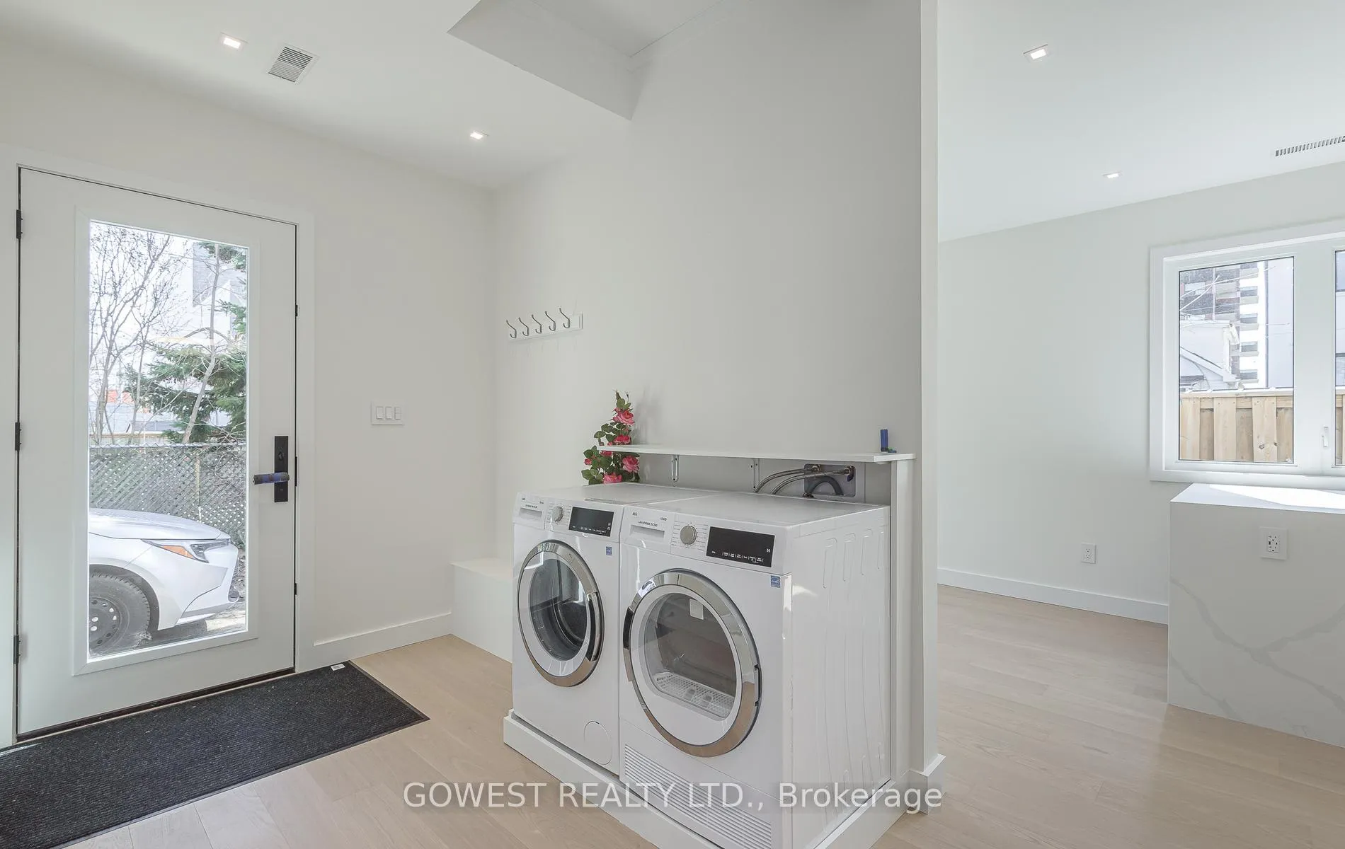 Photo 5 of Unit 4, 12 Twenty Second Street, Etobicoke, Long Branch — HOMEH