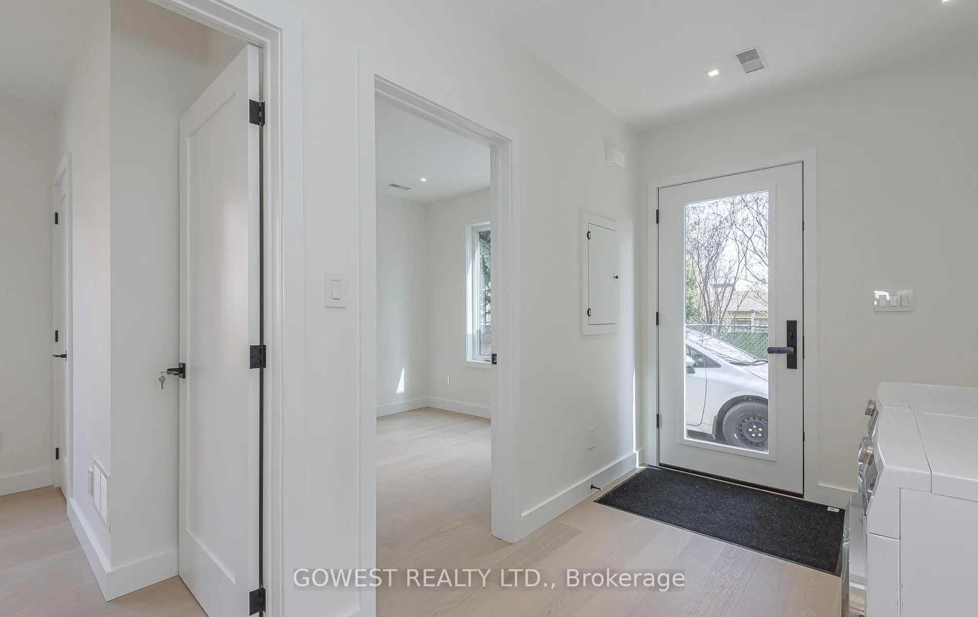 Photo 6 of Unit 4, 12 Twenty Second Street, Etobicoke, Long Branch — HOMEH