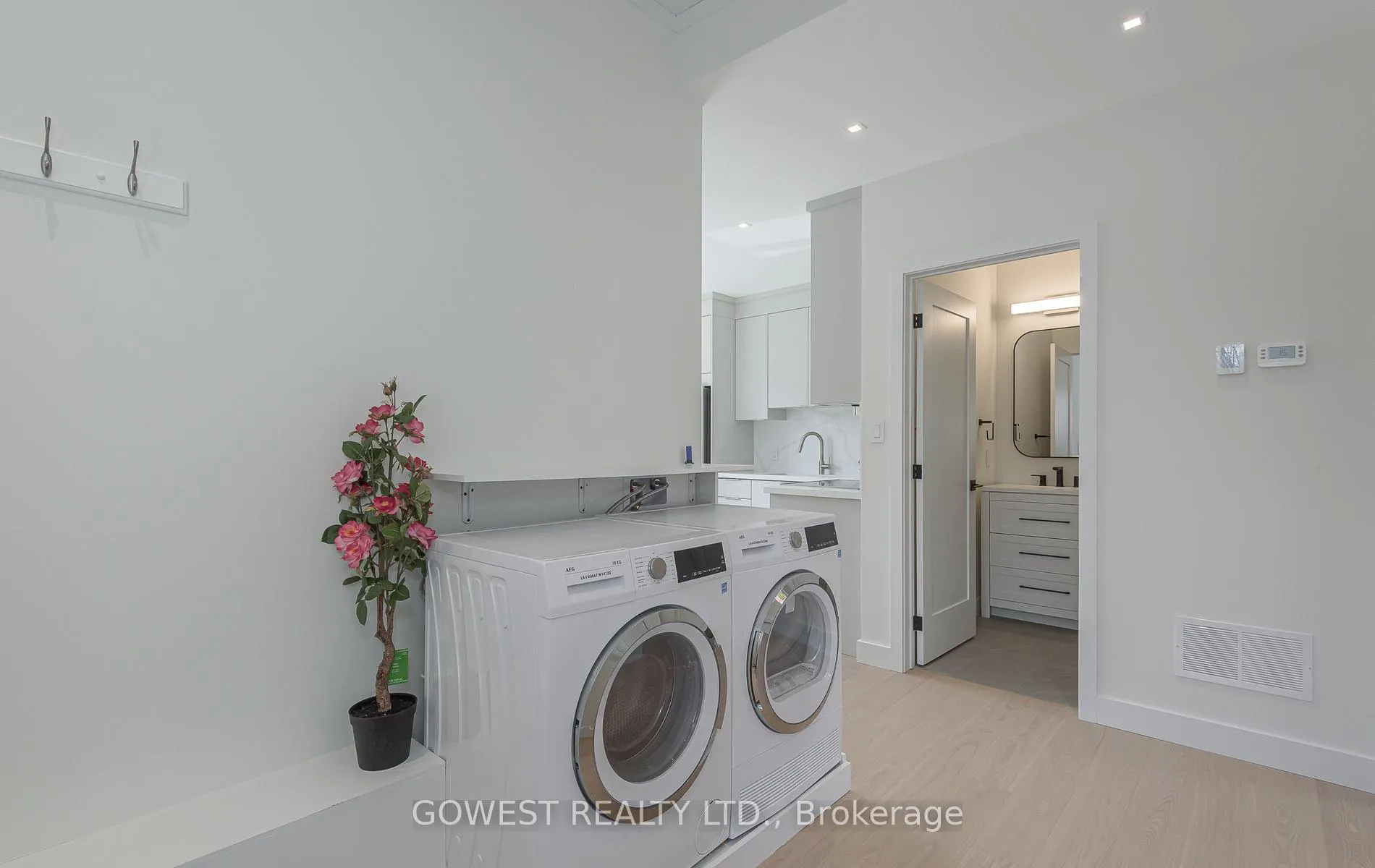 Photo 7 of Unit 4, 12 Twenty Second Street, Etobicoke, Long Branch — HOMEH