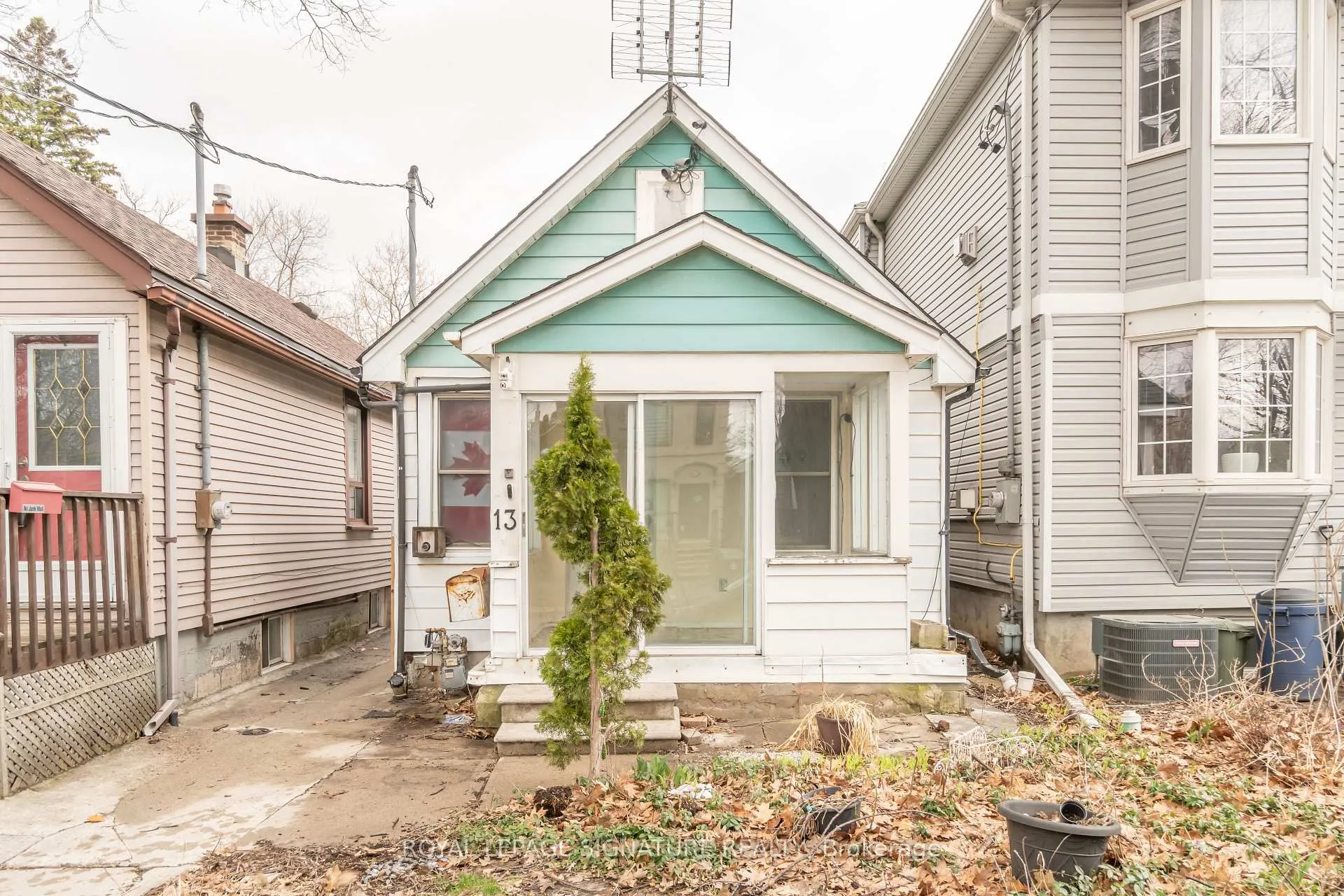 Front of 13 Kenworthy Avenue