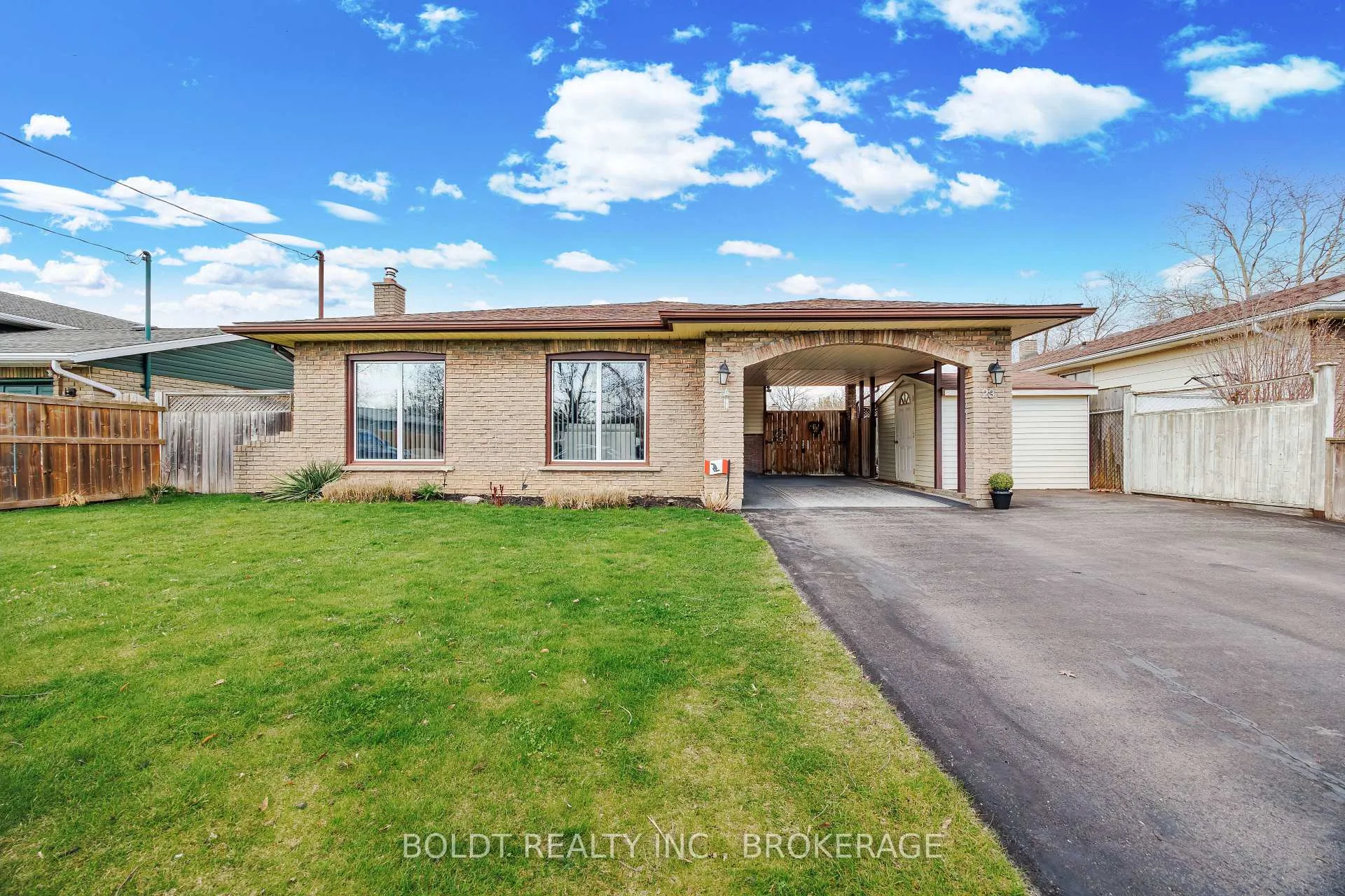 Photo 1 of 23 Acadia Crescent, St. Catharines, Secord Woods — HOMEH