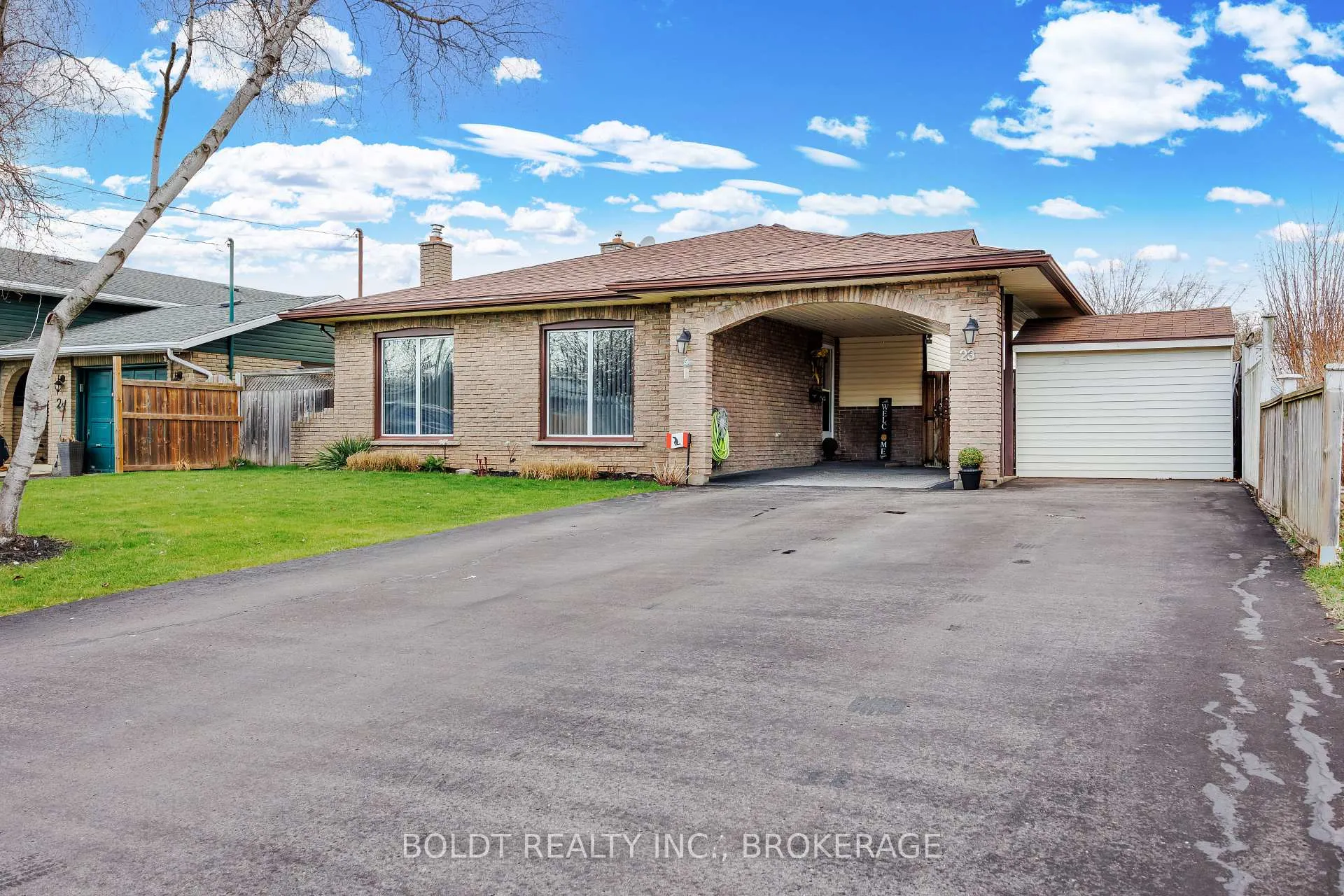 Photo 2 of 23 Acadia Crescent, St. Catharines, Secord Woods — HOMEH
