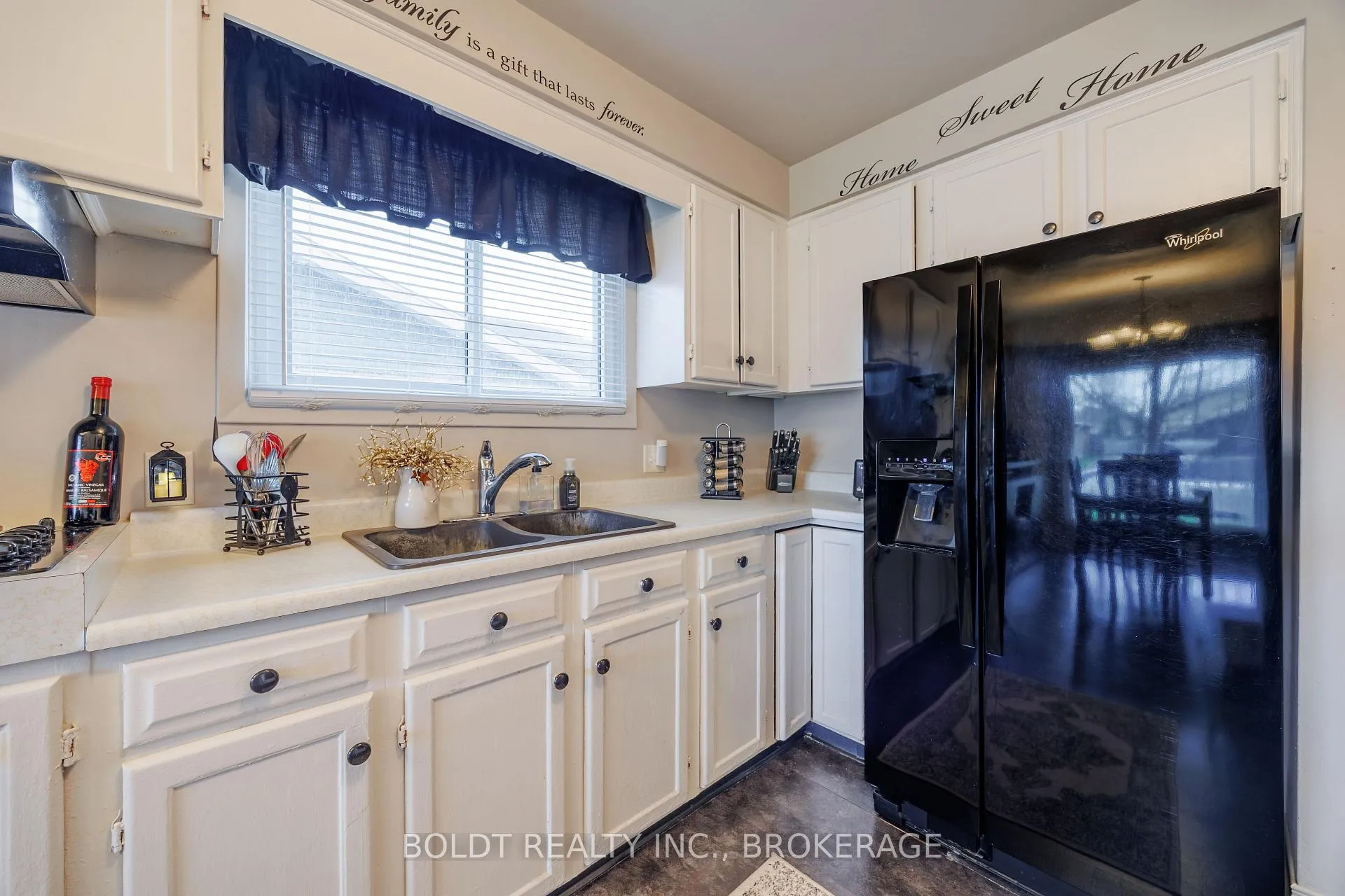 Photo 10 of 23 Acadia Crescent, St. Catharines, Secord Woods — HOMEH