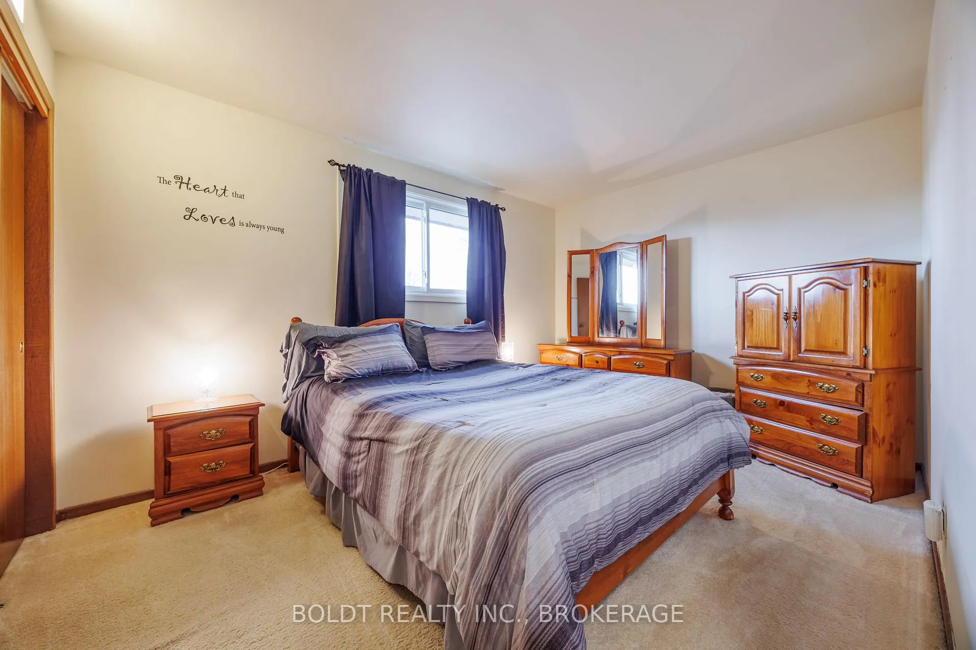 Photo 12 of 23 Acadia Crescent, St. Catharines, Secord Woods — HOMEH