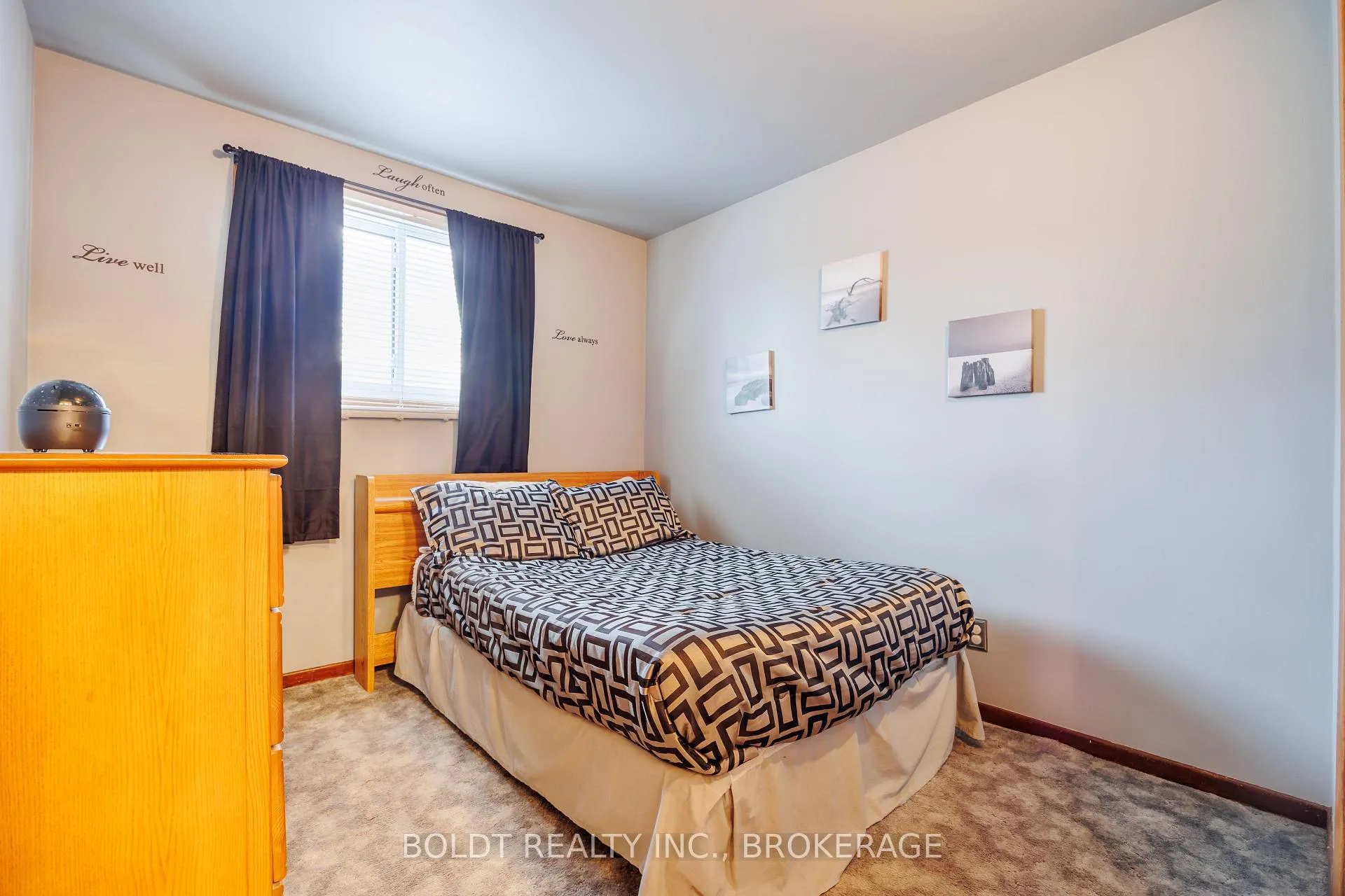Photo 14 of 23 Acadia Crescent, St. Catharines, Secord Woods — HOMEH