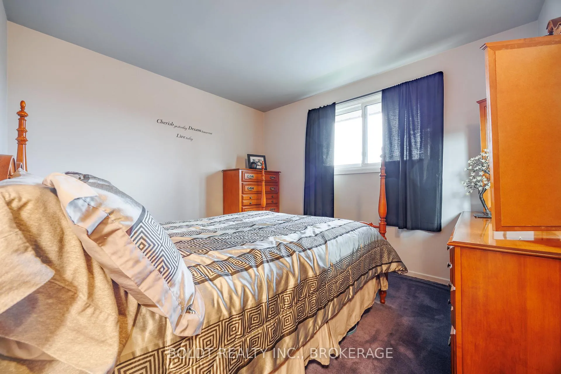 Photo 16 of 23 Acadia Crescent, St. Catharines, Secord Woods — HOMEH