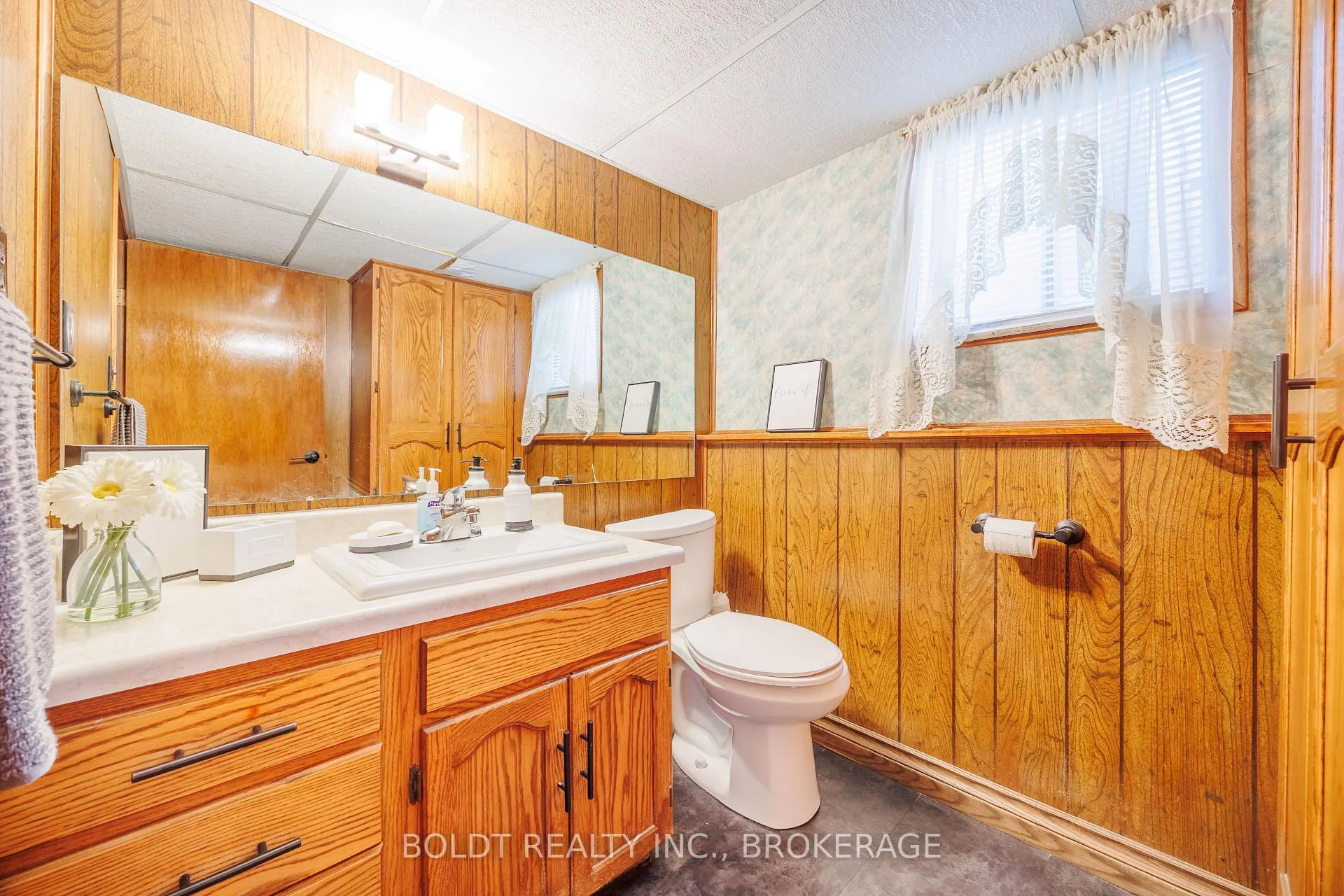 Photo 18 of 23 Acadia Crescent, St. Catharines, Secord Woods — HOMEH