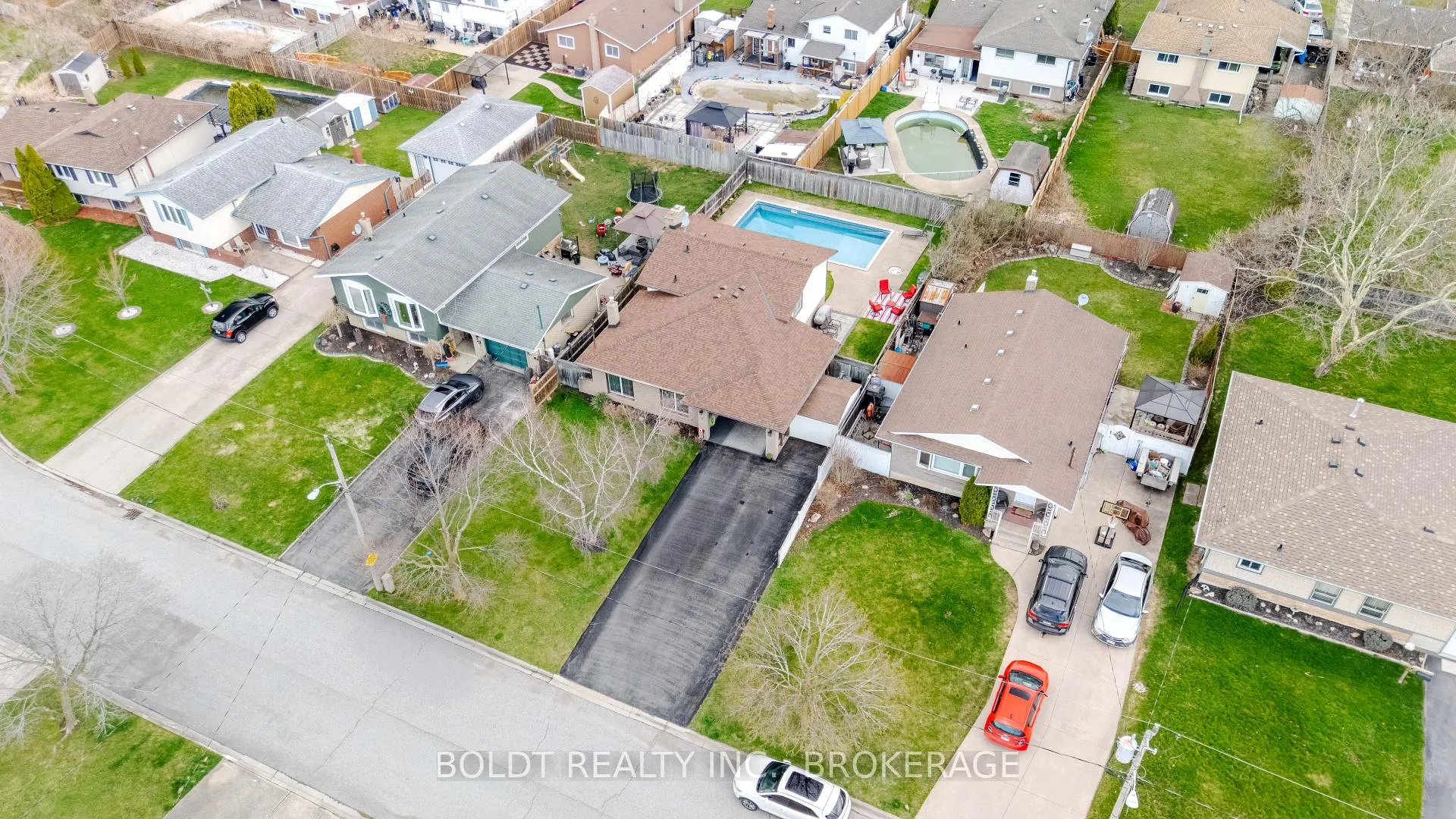 Photo 29 of 23 Acadia Crescent, St. Catharines, Secord Woods — HOMEH
