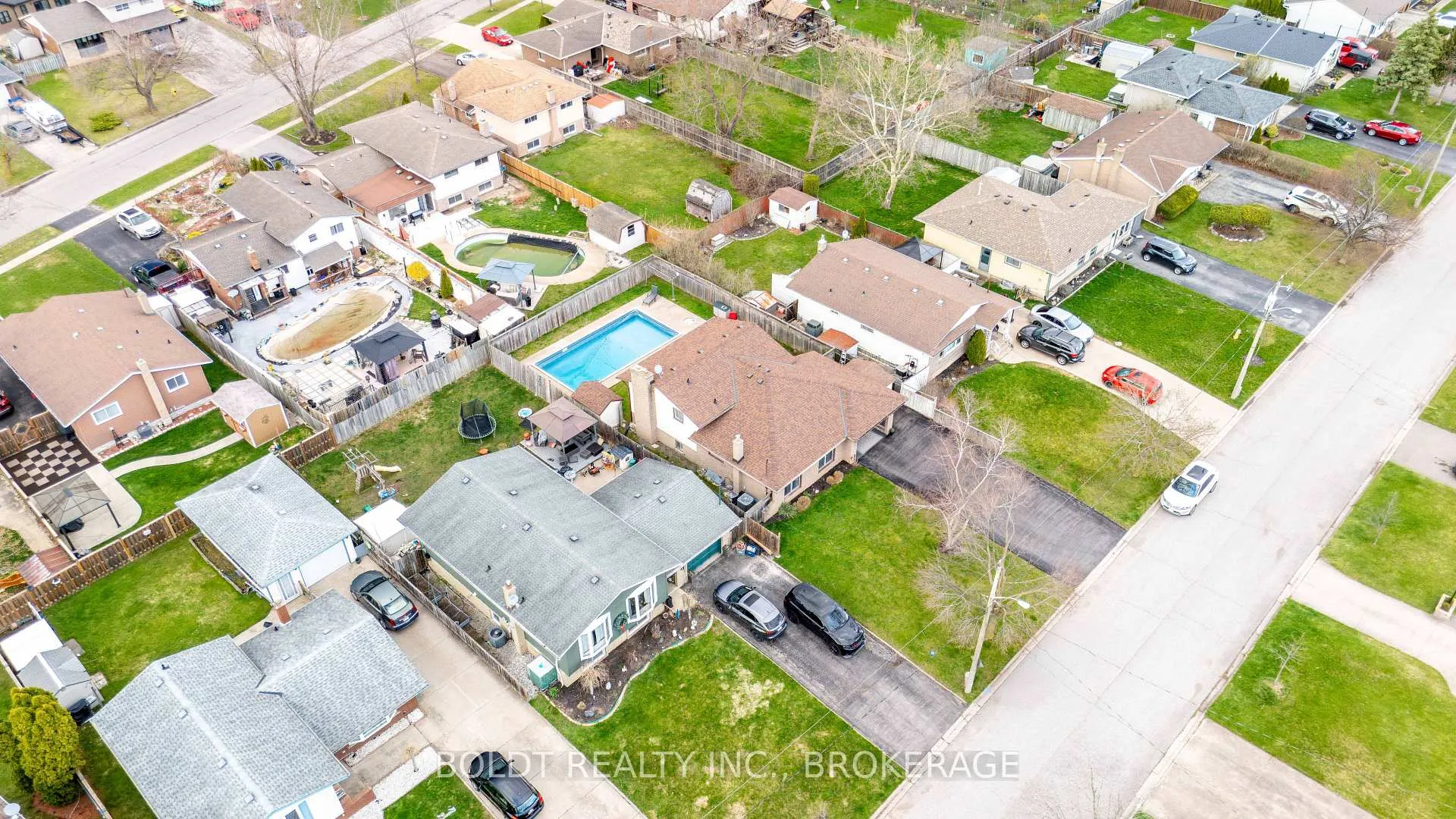 Photo 31 of 23 Acadia Crescent, St. Catharines, Secord Woods — HOMEH