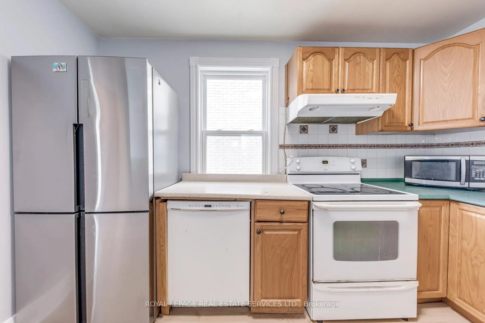 Photo 13 of 75 Elma Street, Etobicoke, Mimico — HOMEH