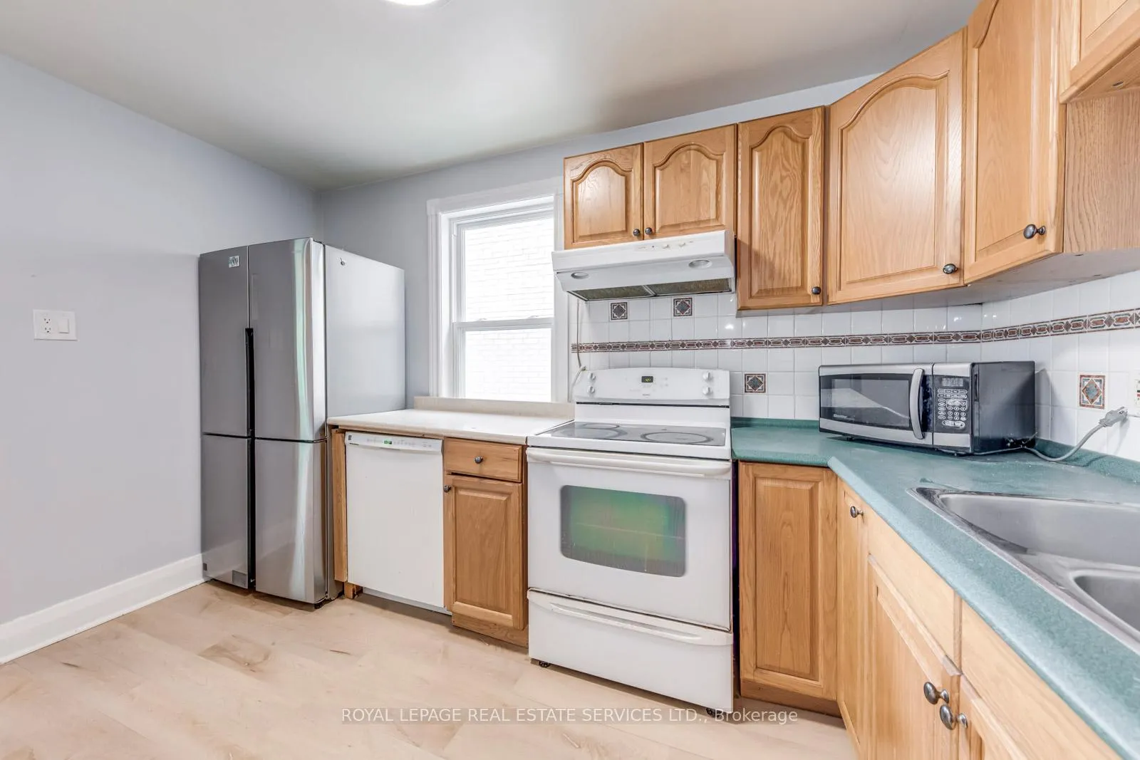 Photo 14 of 75 Elma Street, Etobicoke, Mimico — HOMEH