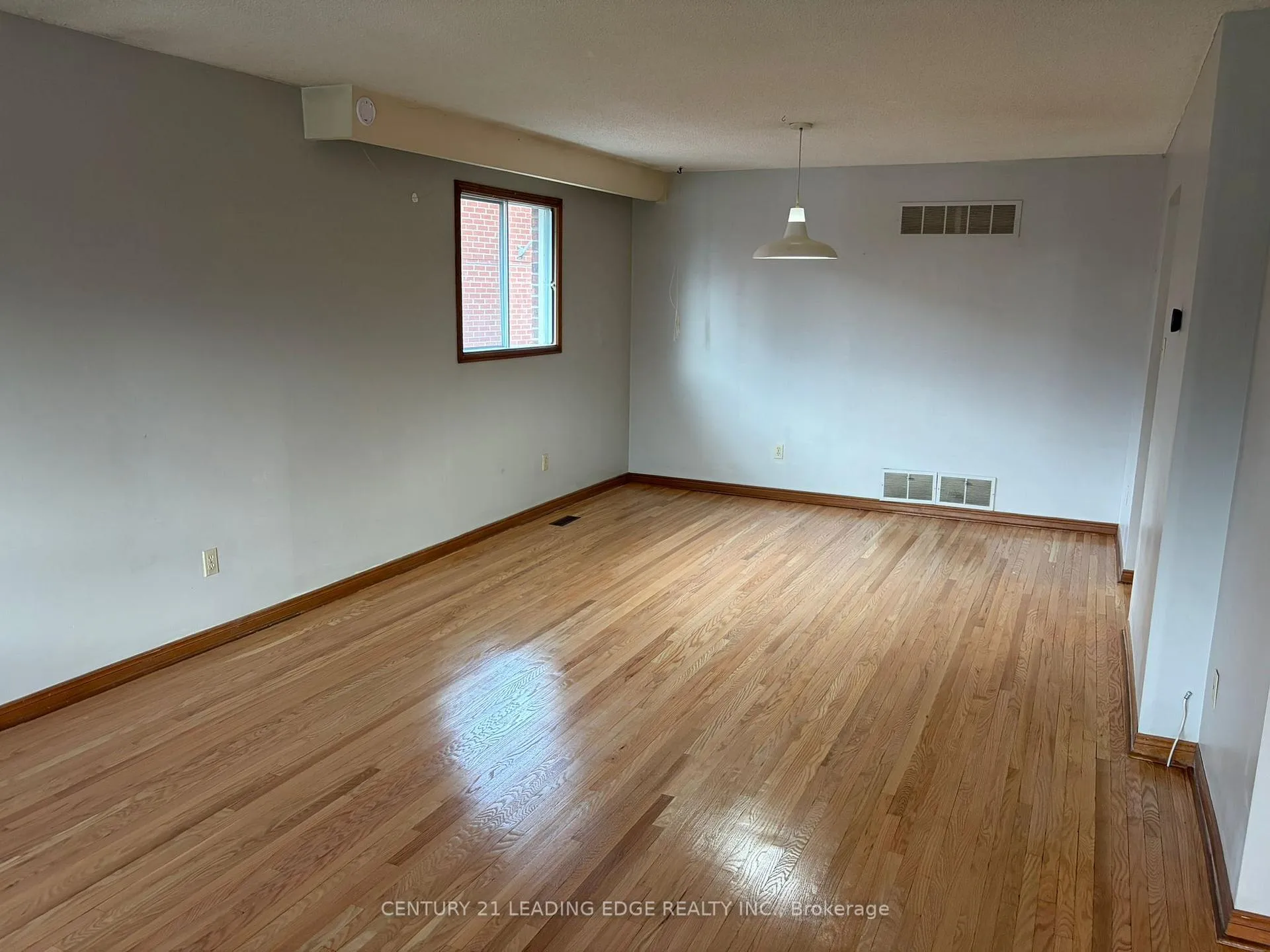 Photo 3 of 127 Risebrough Circuit, Markham, Milliken Mills West — HOMEH