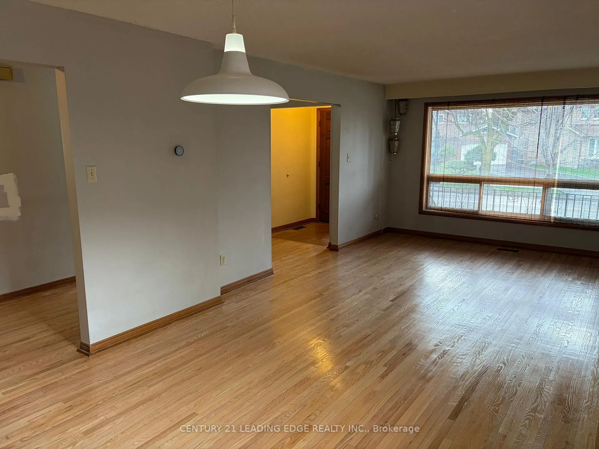 Photo 5 of 127 Risebrough Circuit, Markham, Milliken Mills West — HOMEH