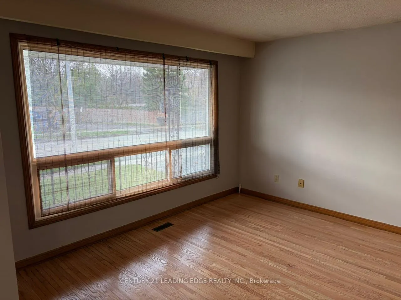 Photo 6 of 127 Risebrough Circuit, Markham, Milliken Mills West — HOMEH