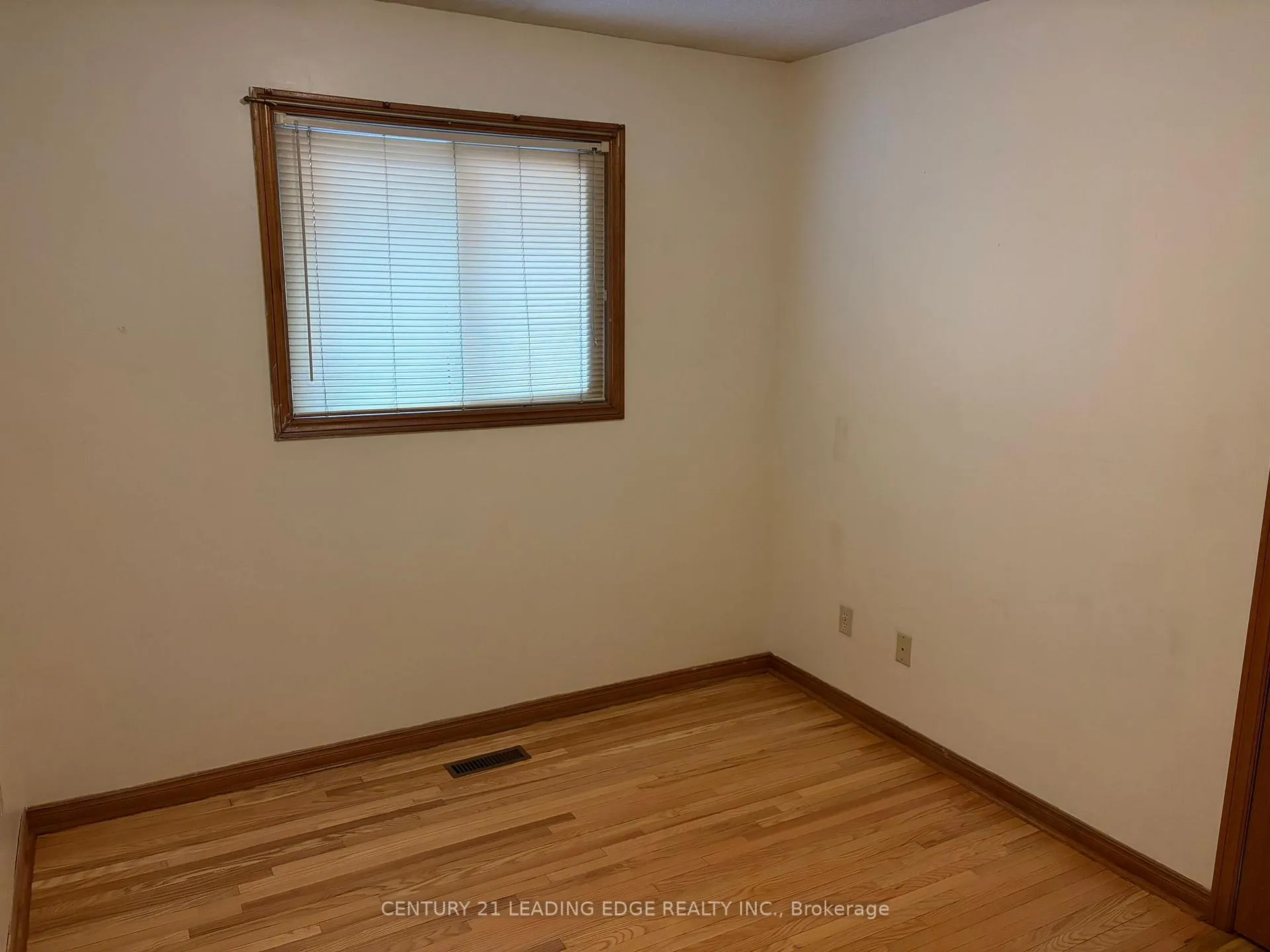 Photo 9 of 127 Risebrough Circuit, Markham, Milliken Mills West — HOMEH