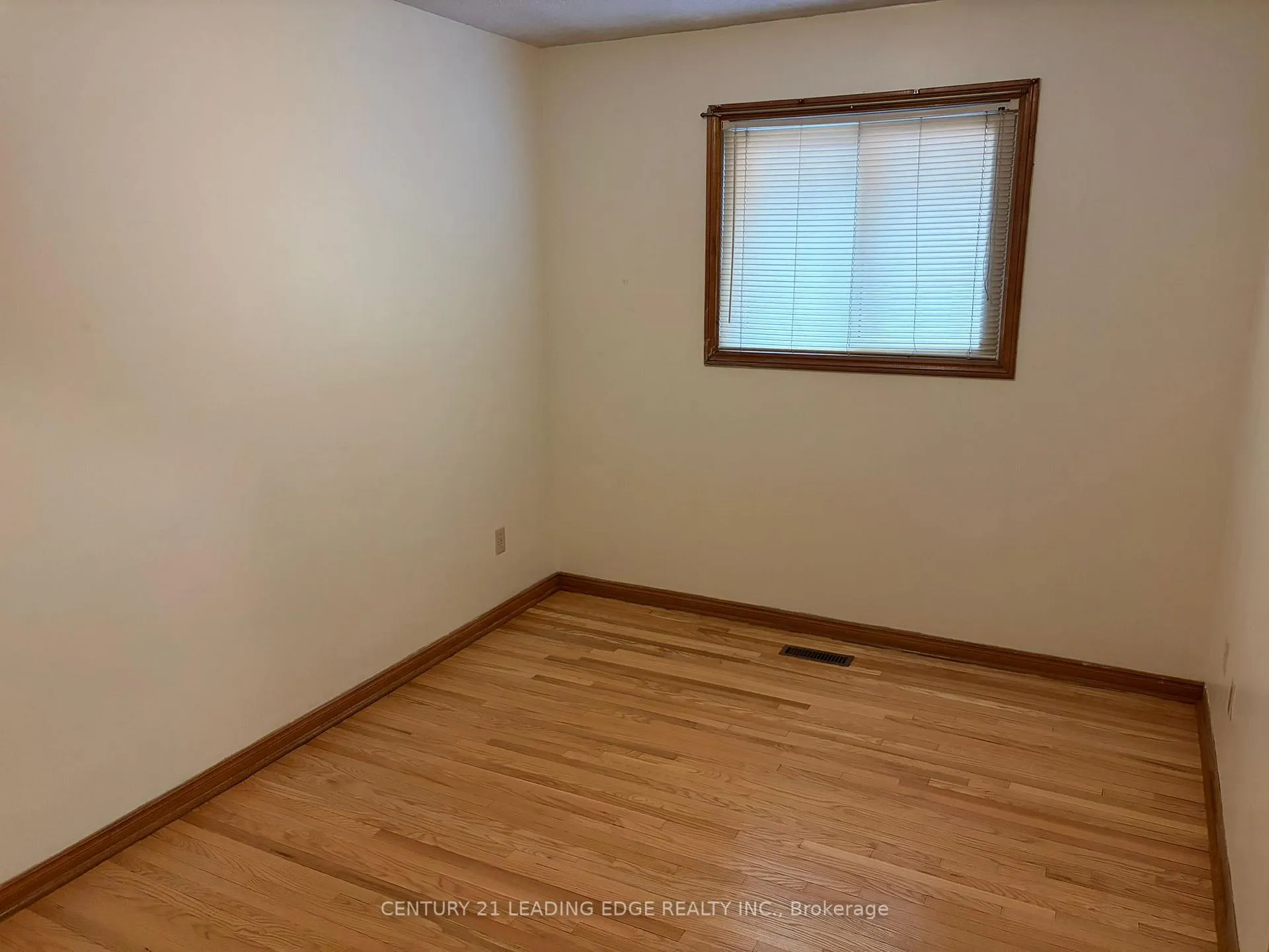 Photo 10 of 127 Risebrough Circuit, Markham, Milliken Mills West — HOMEH
