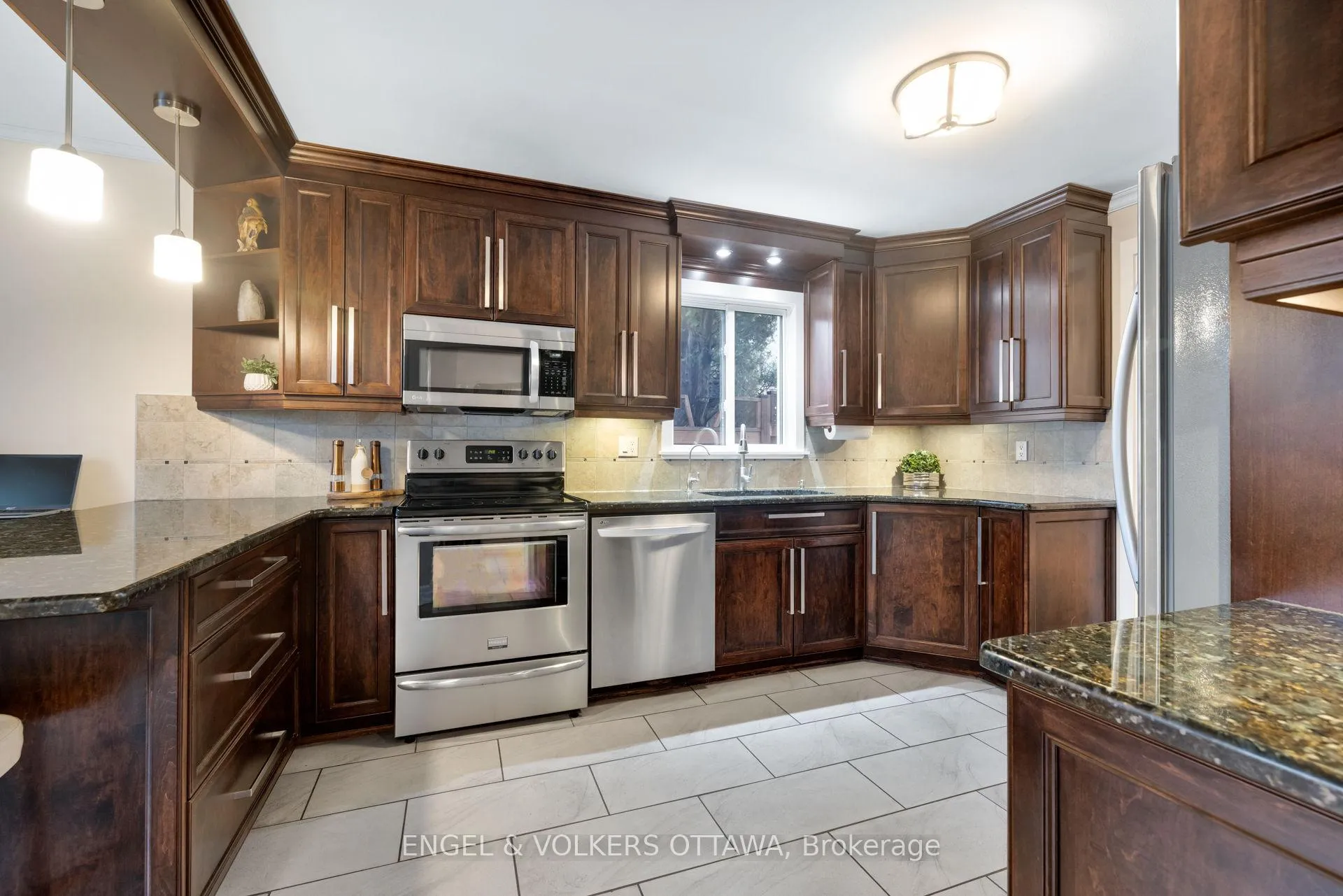 Photo 8 of 1173 St Jerome Crescent, Ottawa, Convent Glen North — HOMEH