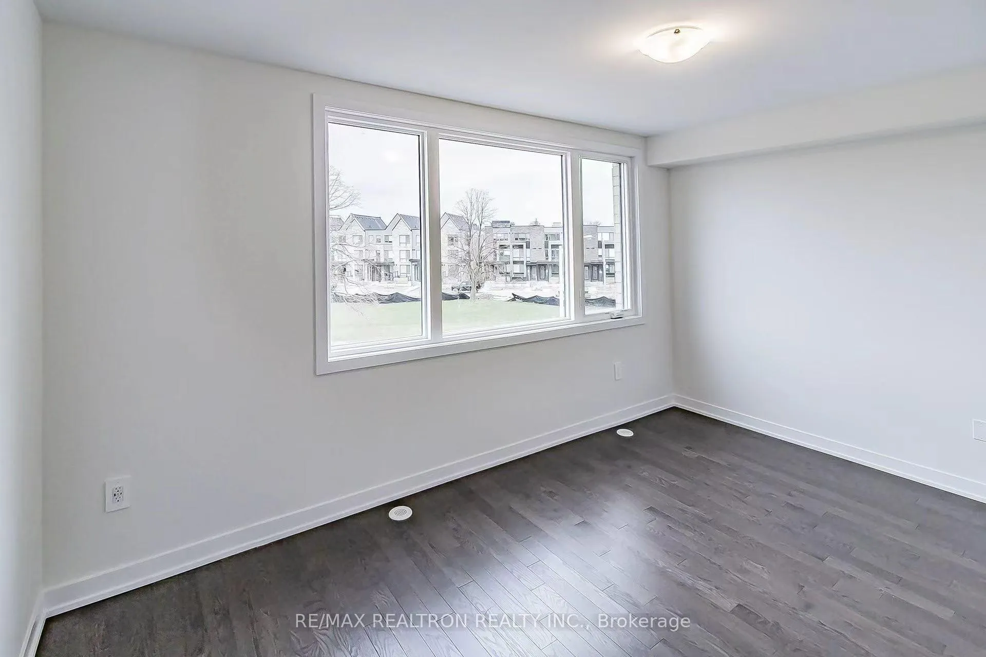 Photo 2 of 432 Lawrence Heights, Toronto, Englemount-Lawrence — HOMEH