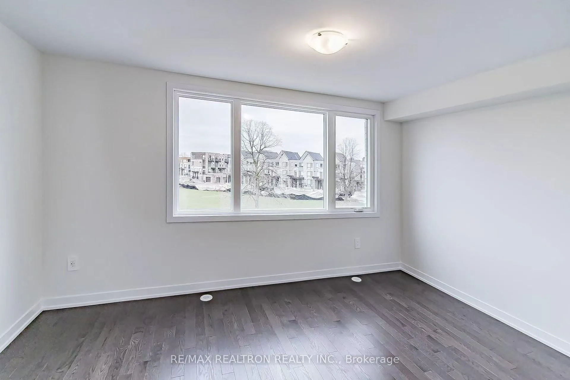 Photo 3 of 432 Lawrence Heights, Toronto, Englemount-Lawrence — HOMEH