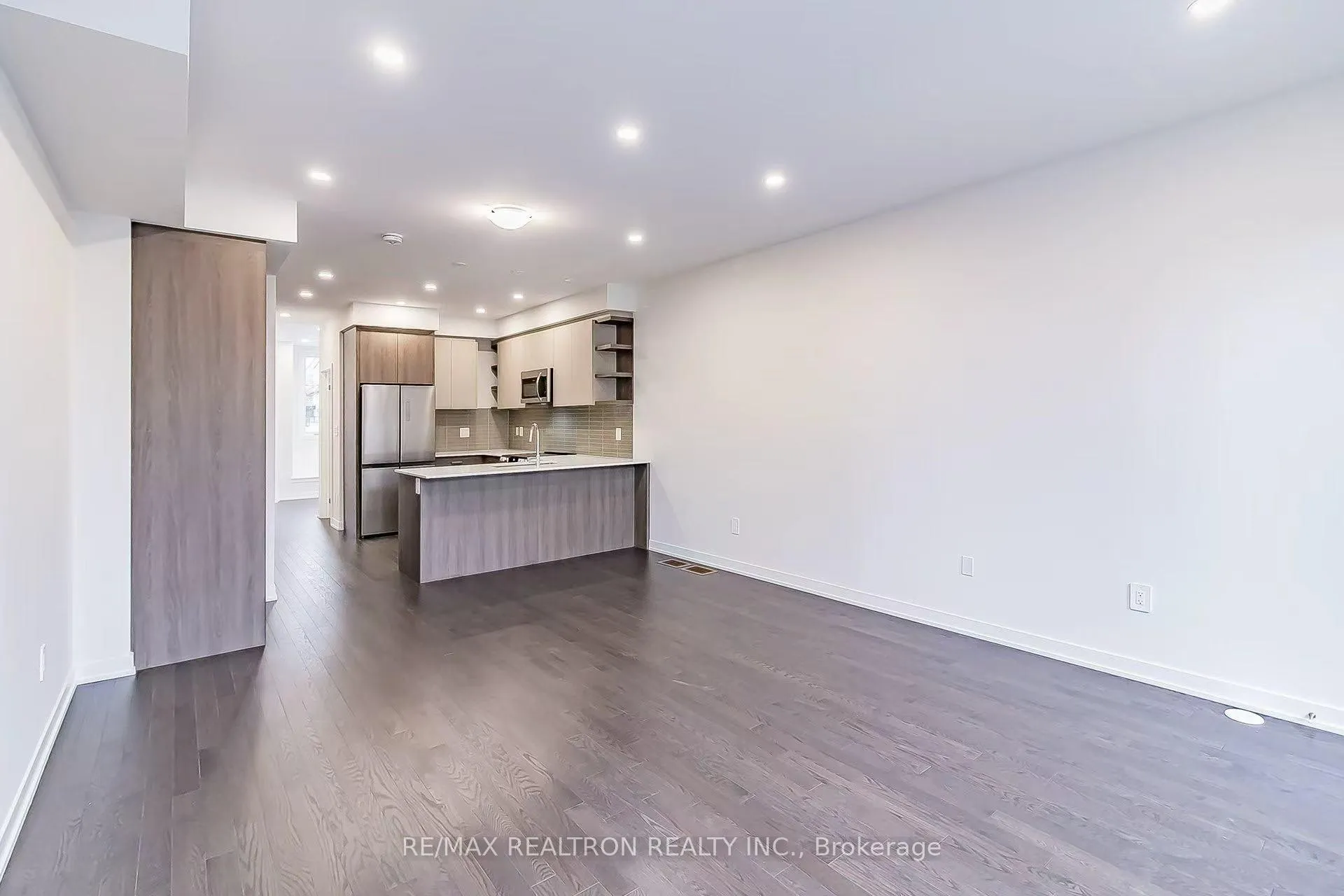 Photo 8 of 432 Lawrence Heights, Toronto, Englemount-Lawrence — HOMEH