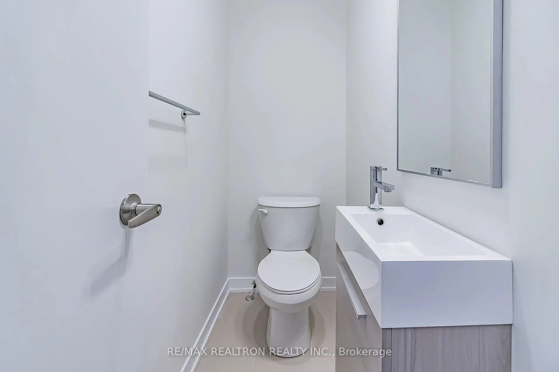 Photo 10 of 432 Lawrence Heights, Toronto, Englemount-Lawrence — HOMEH