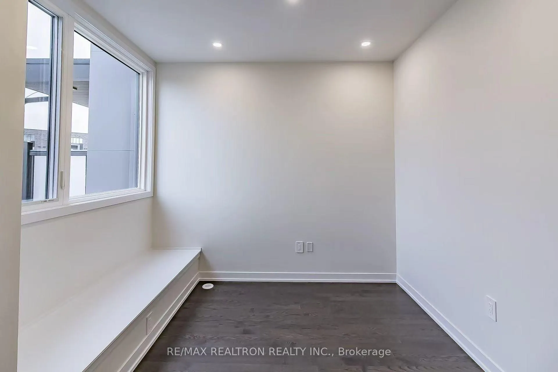 Photo 14 of 432 Lawrence Heights, Toronto, Englemount-Lawrence — HOMEH