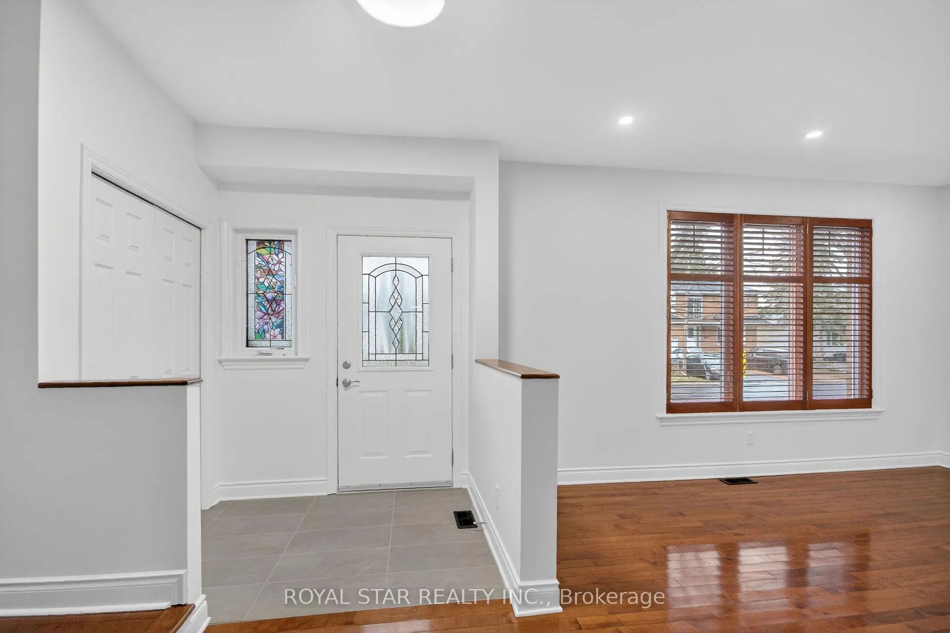 Photo 4 of 1448 Queensdale Avenue, Ottawa, Blossom Park/Kemp Park/Findlay Creek — HOMEH
