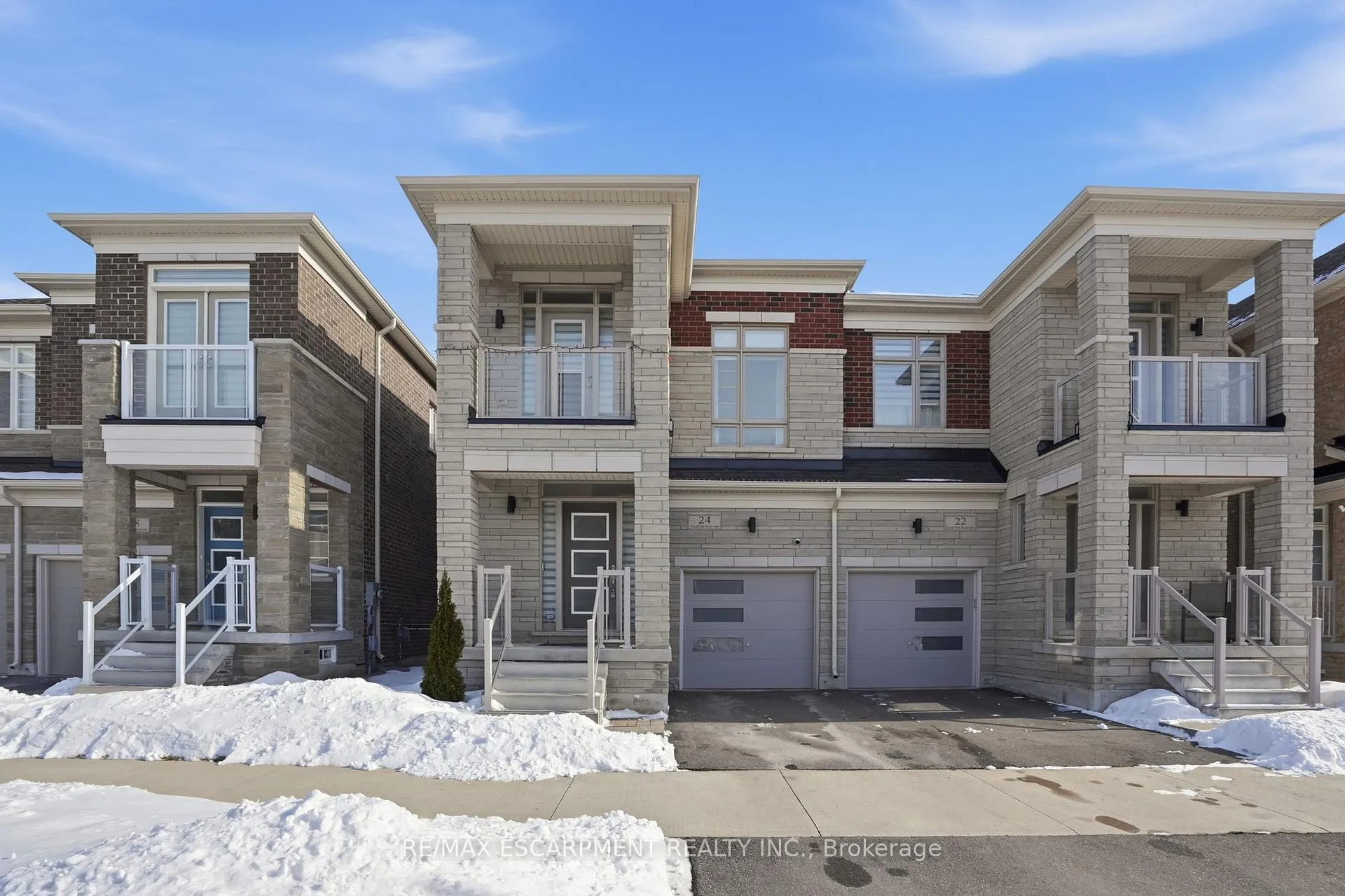 Photo 1 of 24 Great Falls Boulevard, Hamilton, Waterdown — HOMEH
