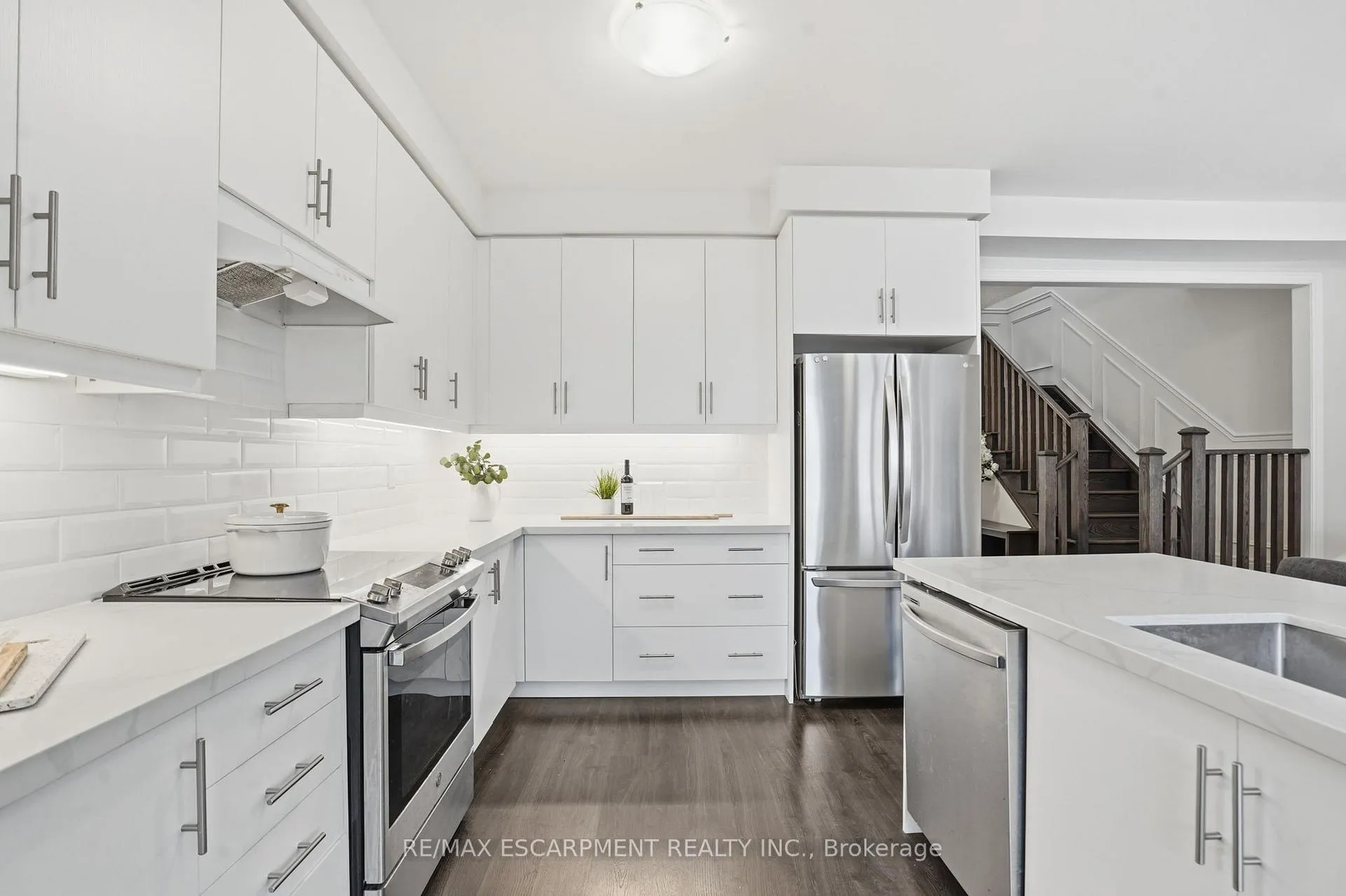 Photo 9 of 24 Great Falls Boulevard, Hamilton, Waterdown — HOMEH
