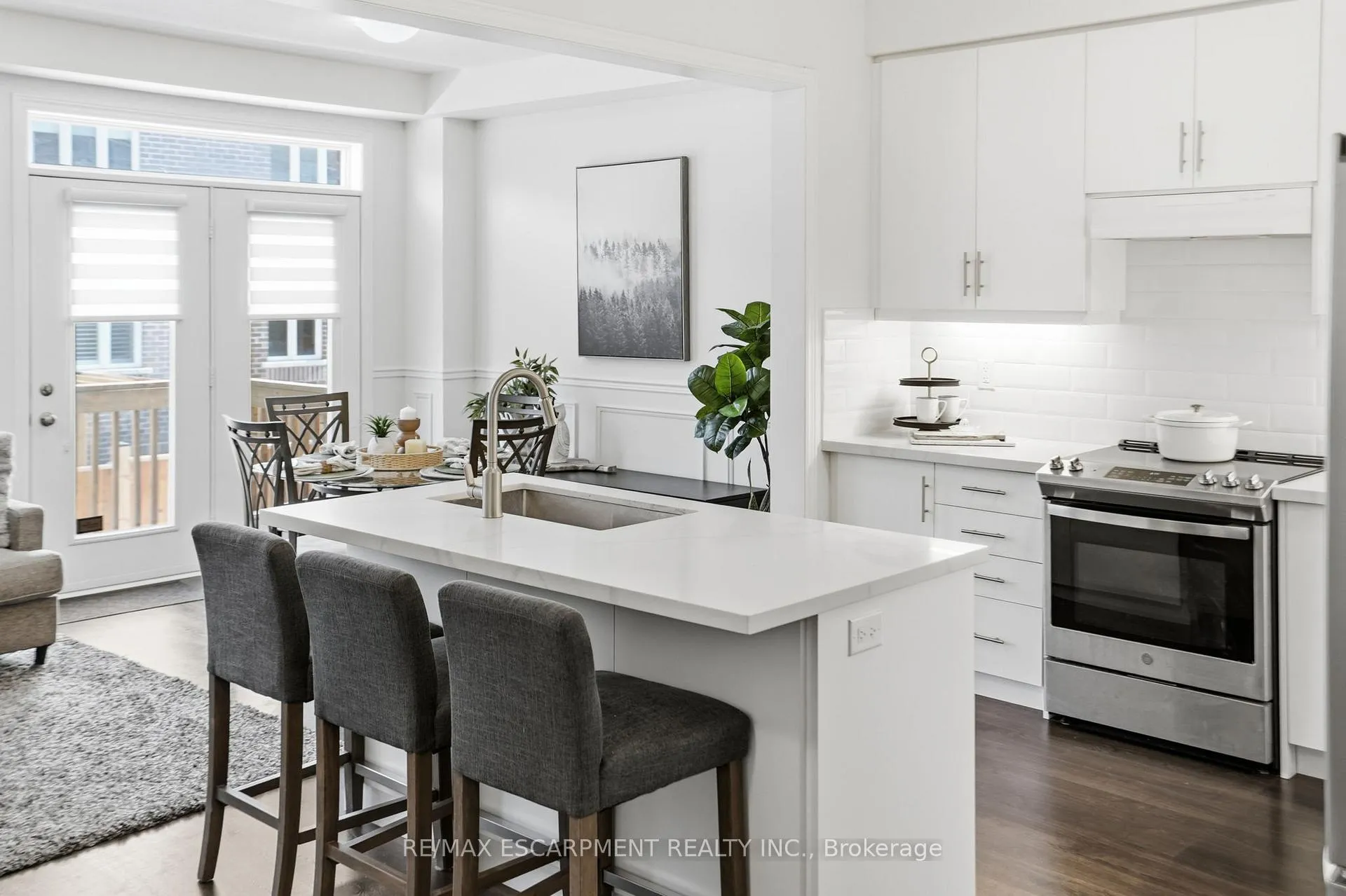 Photo 11 of 24 Great Falls Boulevard, Hamilton, Waterdown — HOMEH