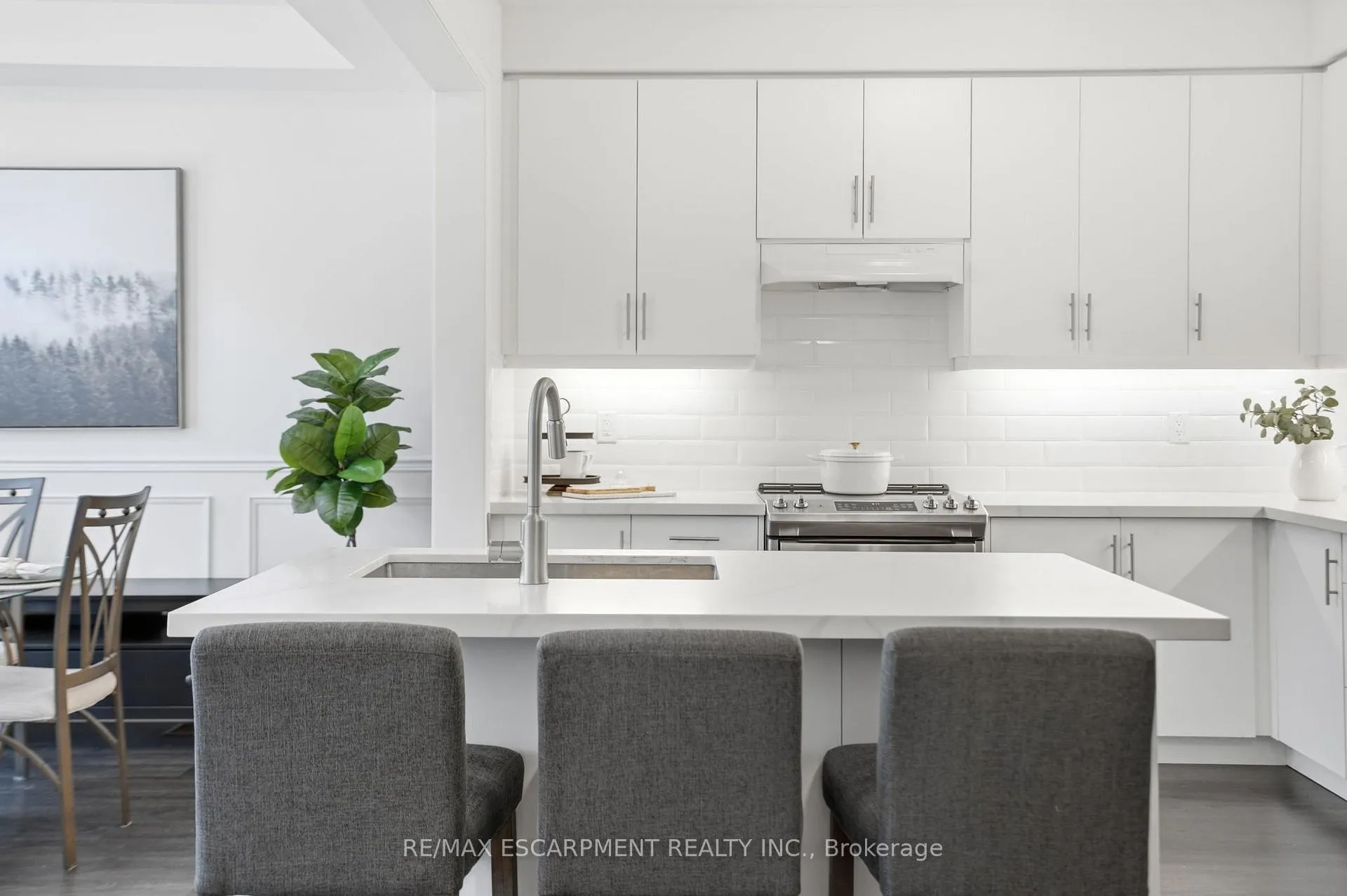 Photo 12 of 24 Great Falls Boulevard, Hamilton, Waterdown — HOMEH