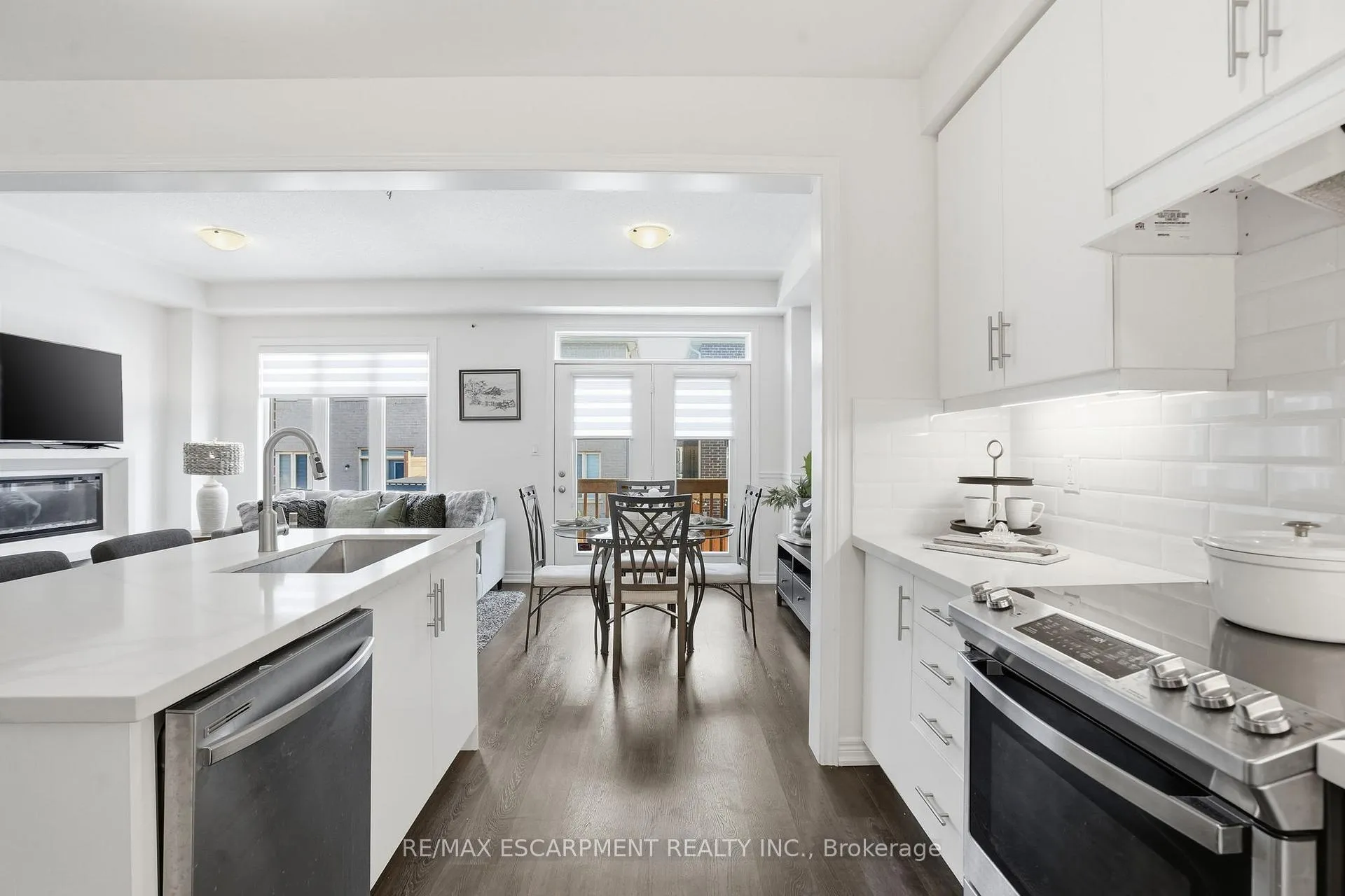 Photo 13 of 24 Great Falls Boulevard, Hamilton, Waterdown — HOMEH